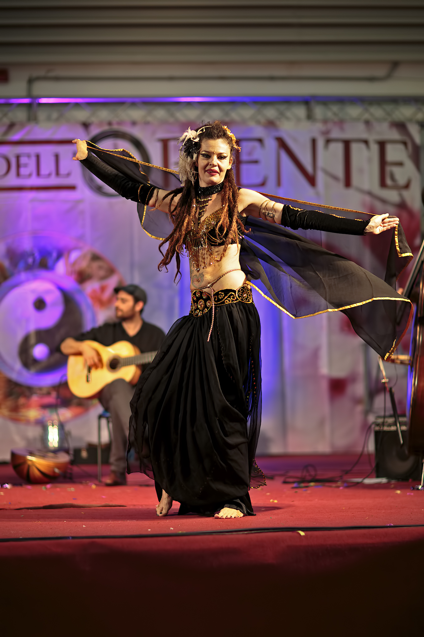 ballerina di flamenco orientale...
