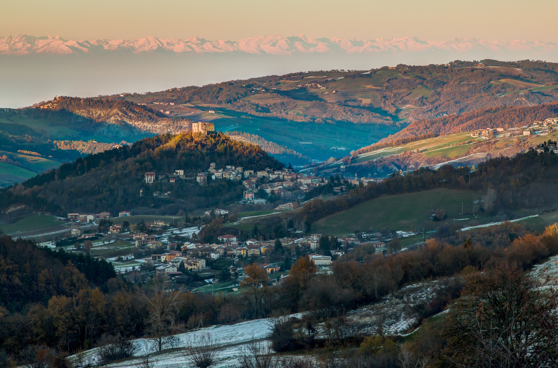 Evening falls on Zavattarello...