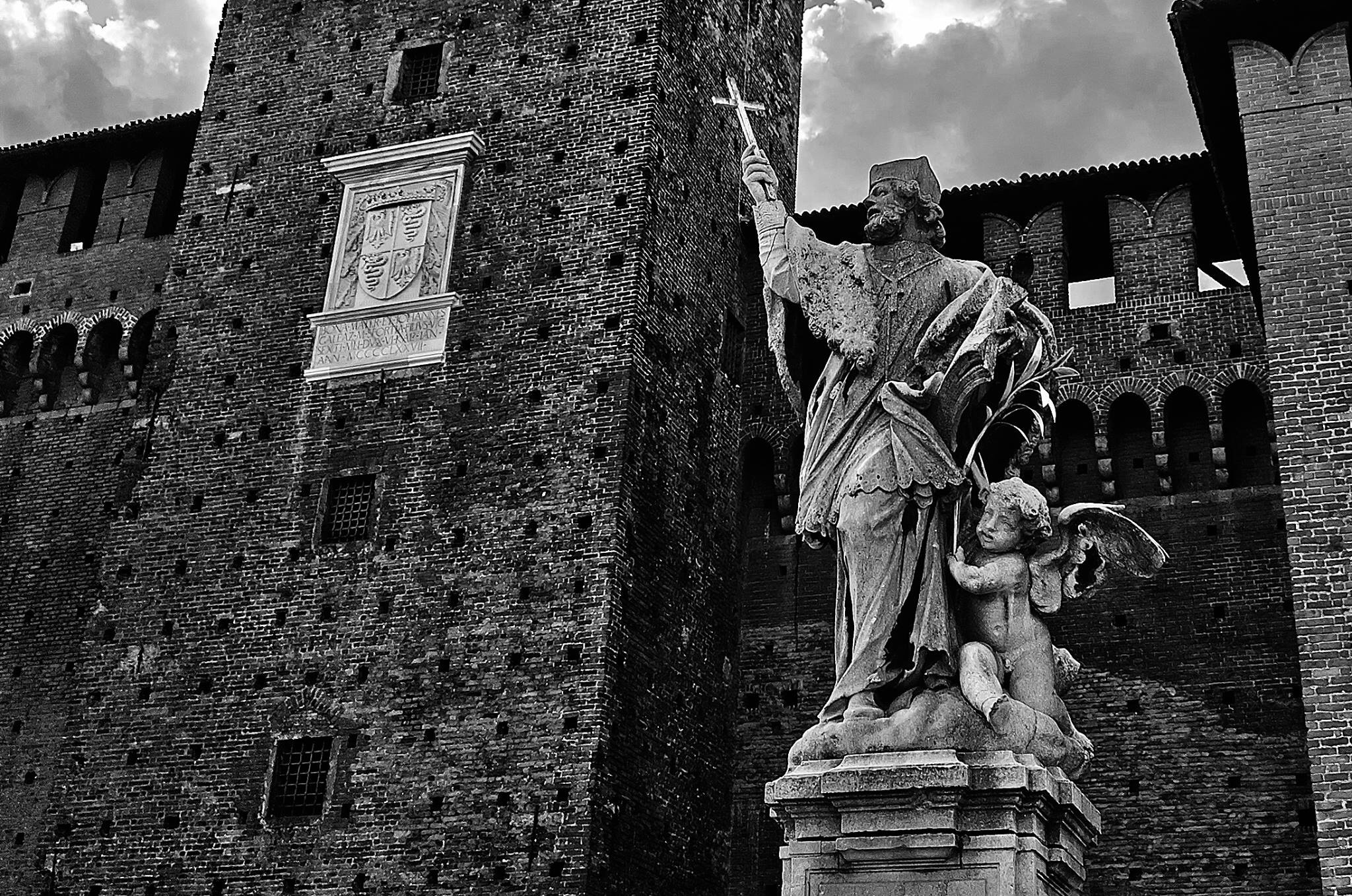 Statue Castello Sforzesco...