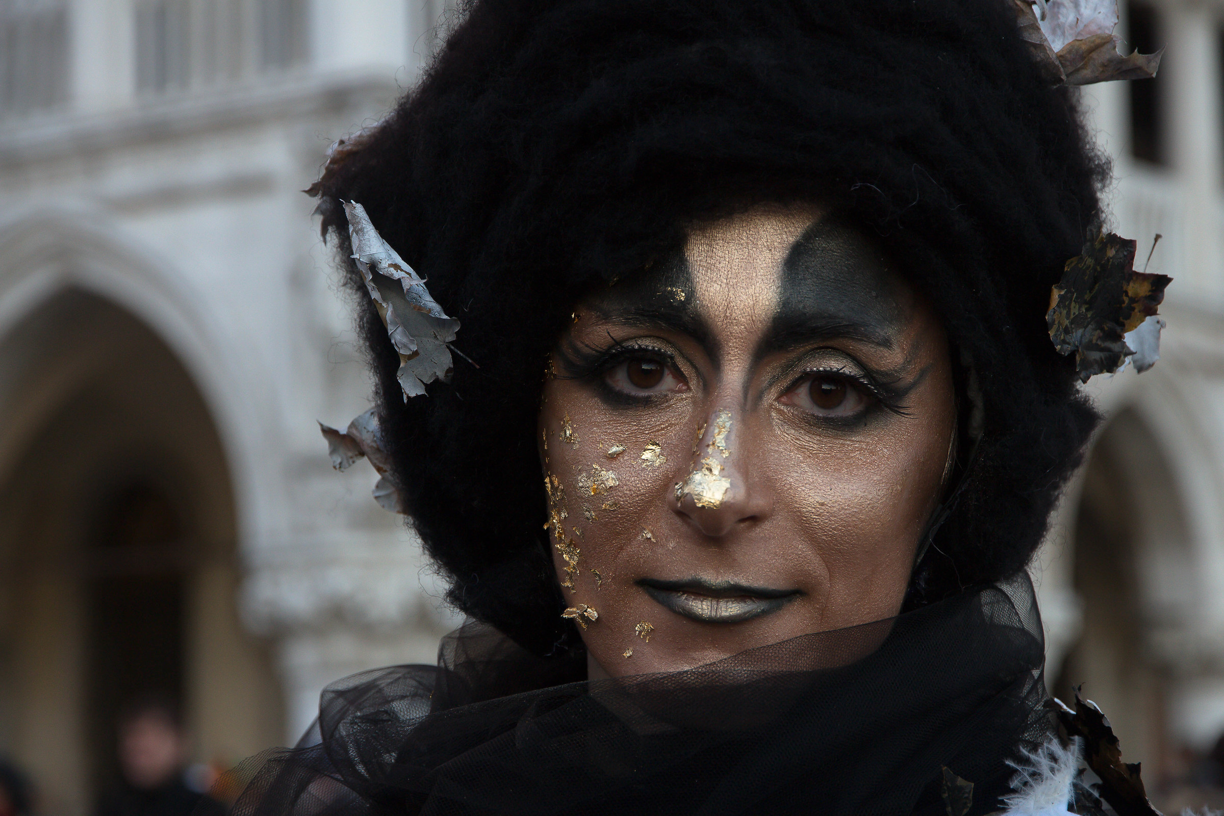 volto senza maschera...