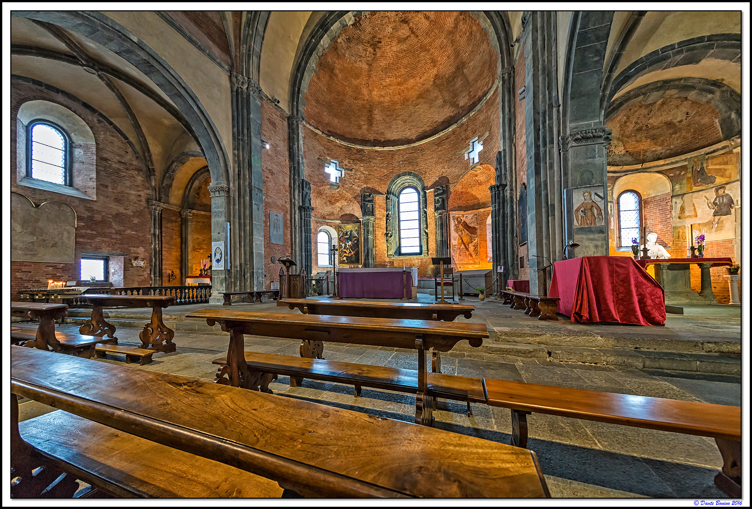 Sacra di San Michele: L'altare...