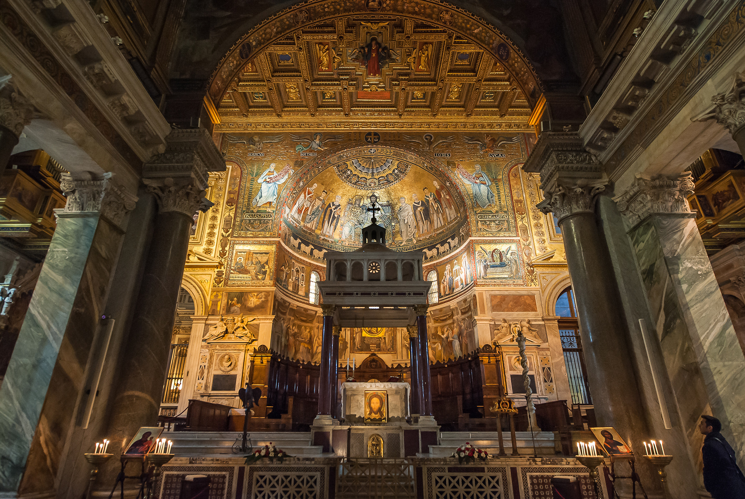 Roma-Interno S.Maria in Trastevere...