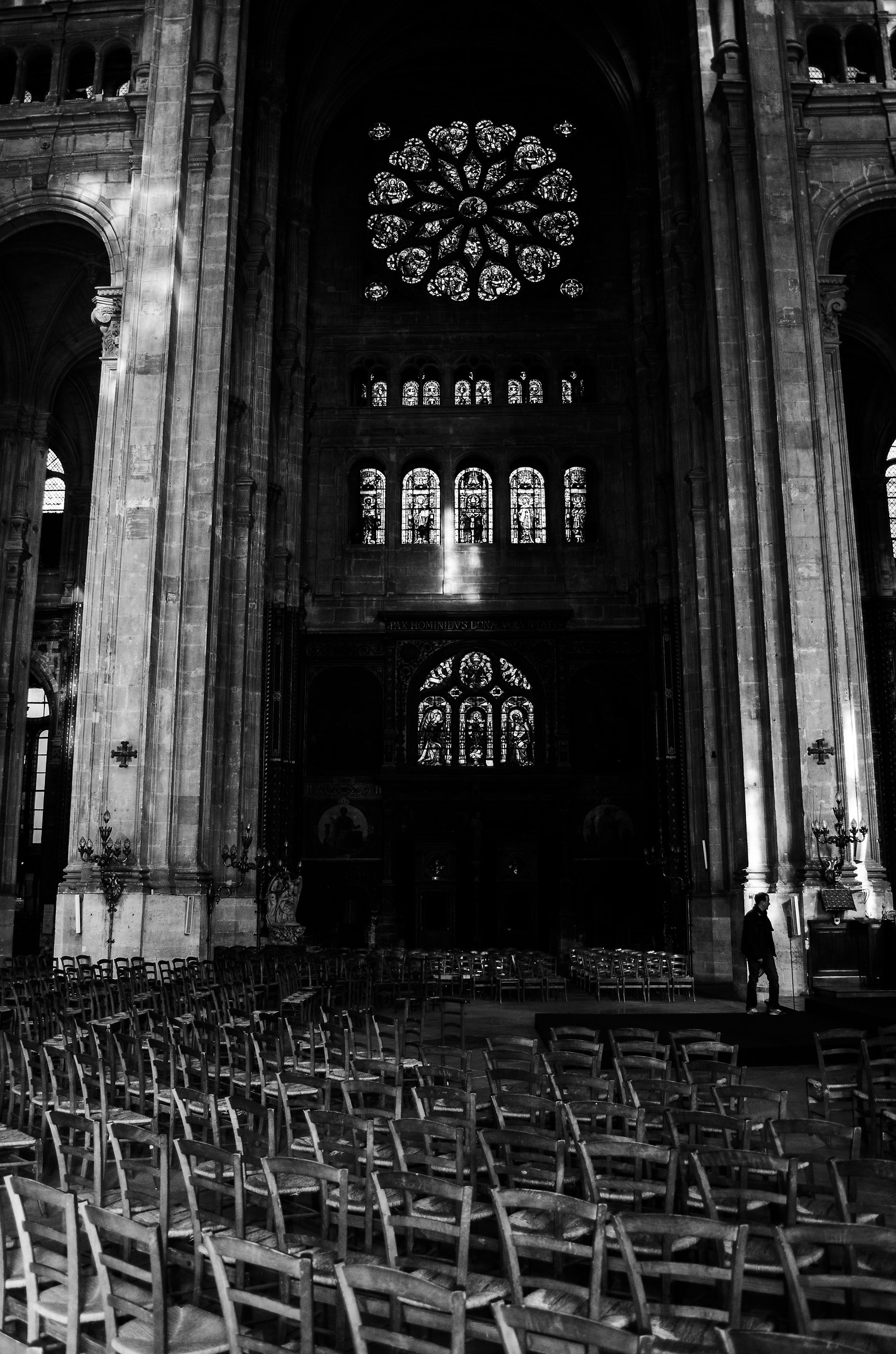 | Voici Paris |...