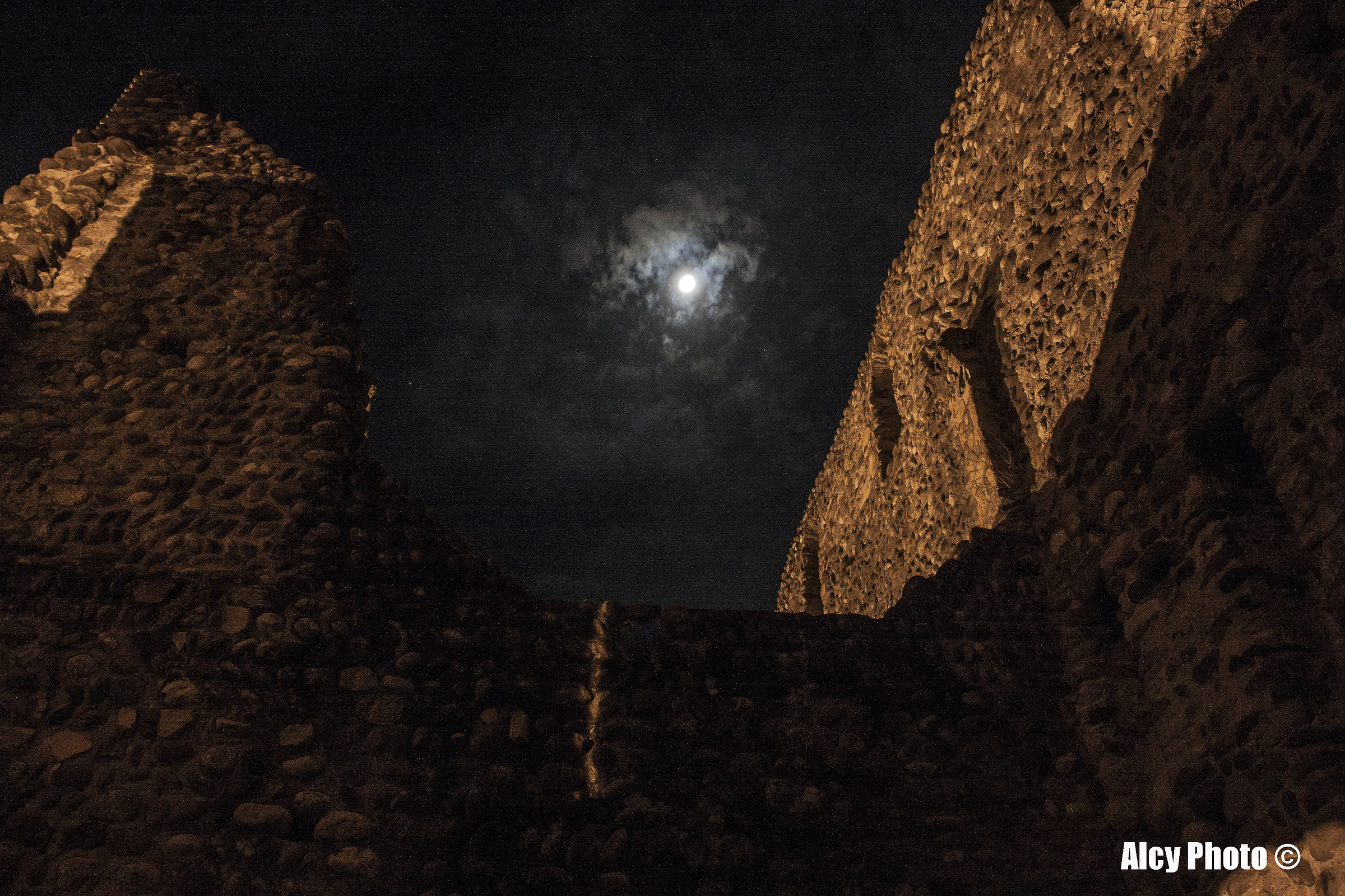 Moon among the ruins...