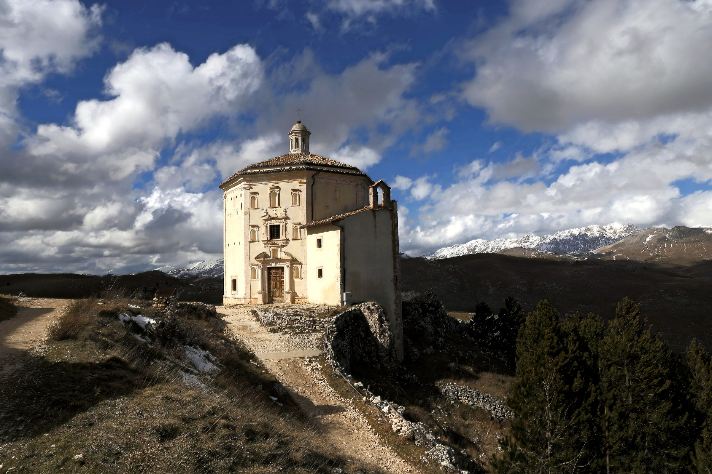 s church. maria of piety - calascio fortress...