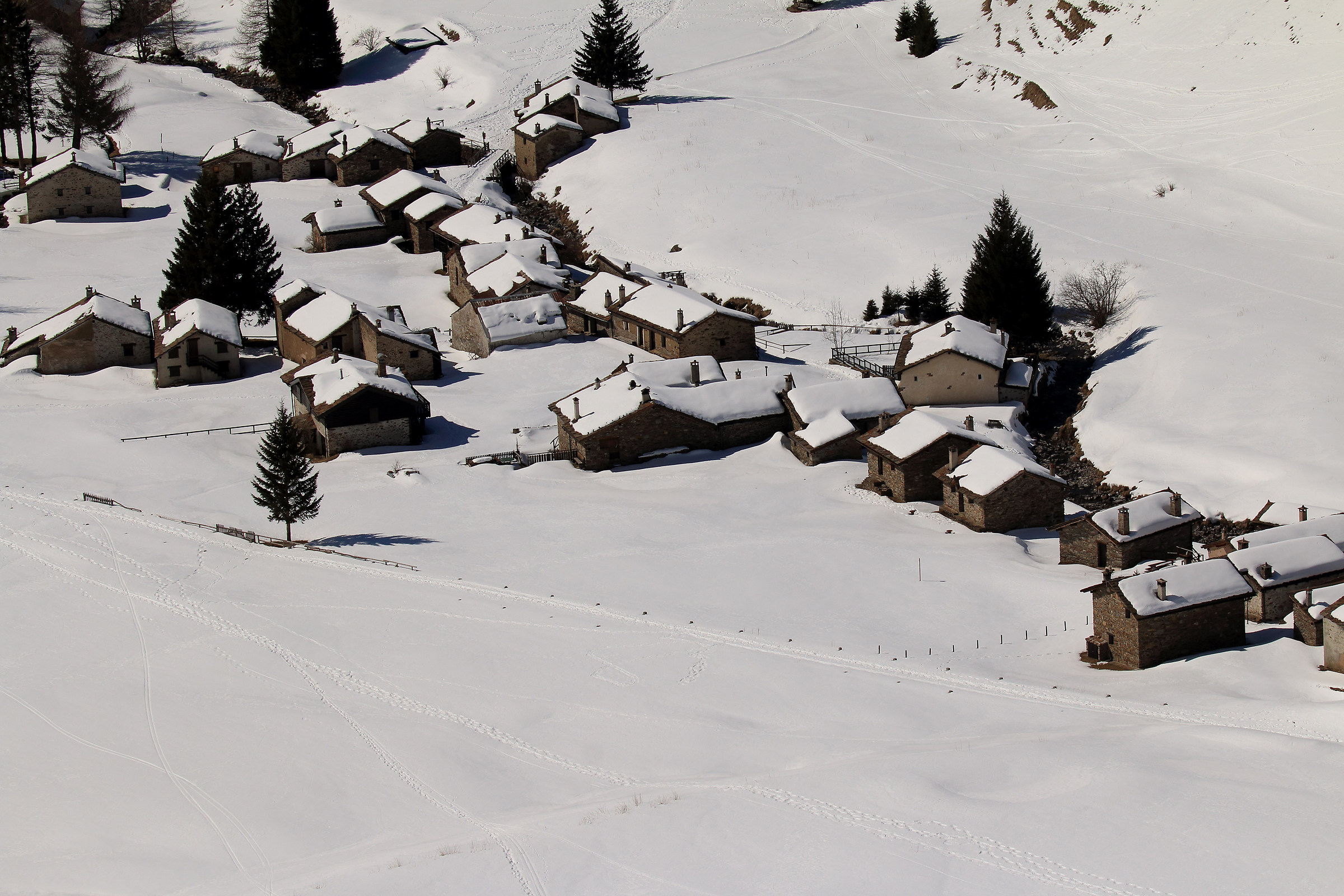 the magnificent alpine village of "houses of Viso"...