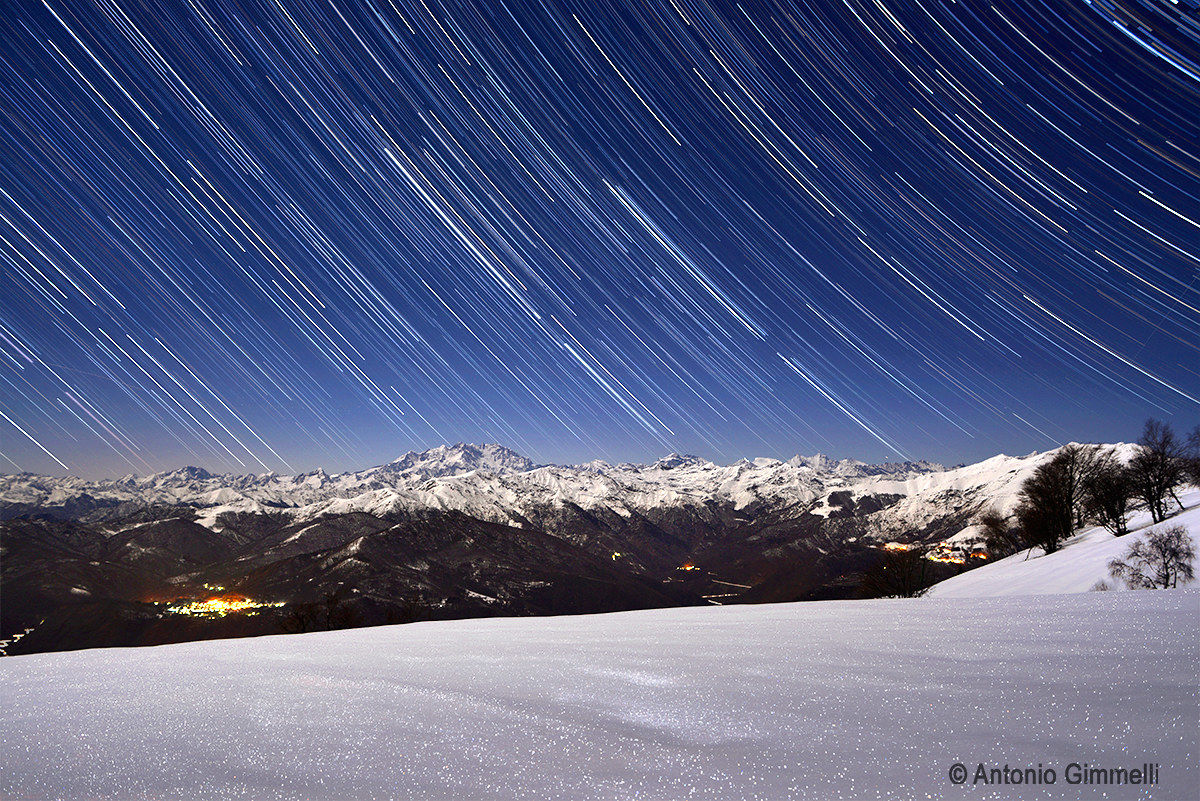 Startrails Mottarone with views of the Rose...