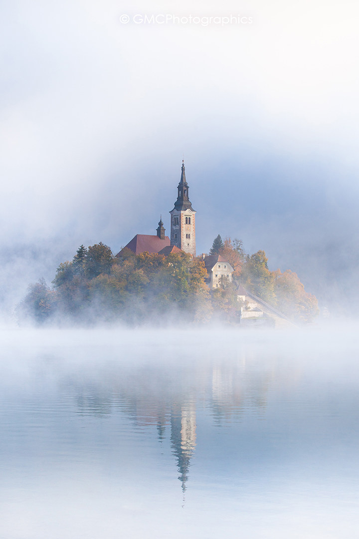 Lago di Bled in una mattina nebbiosa...
