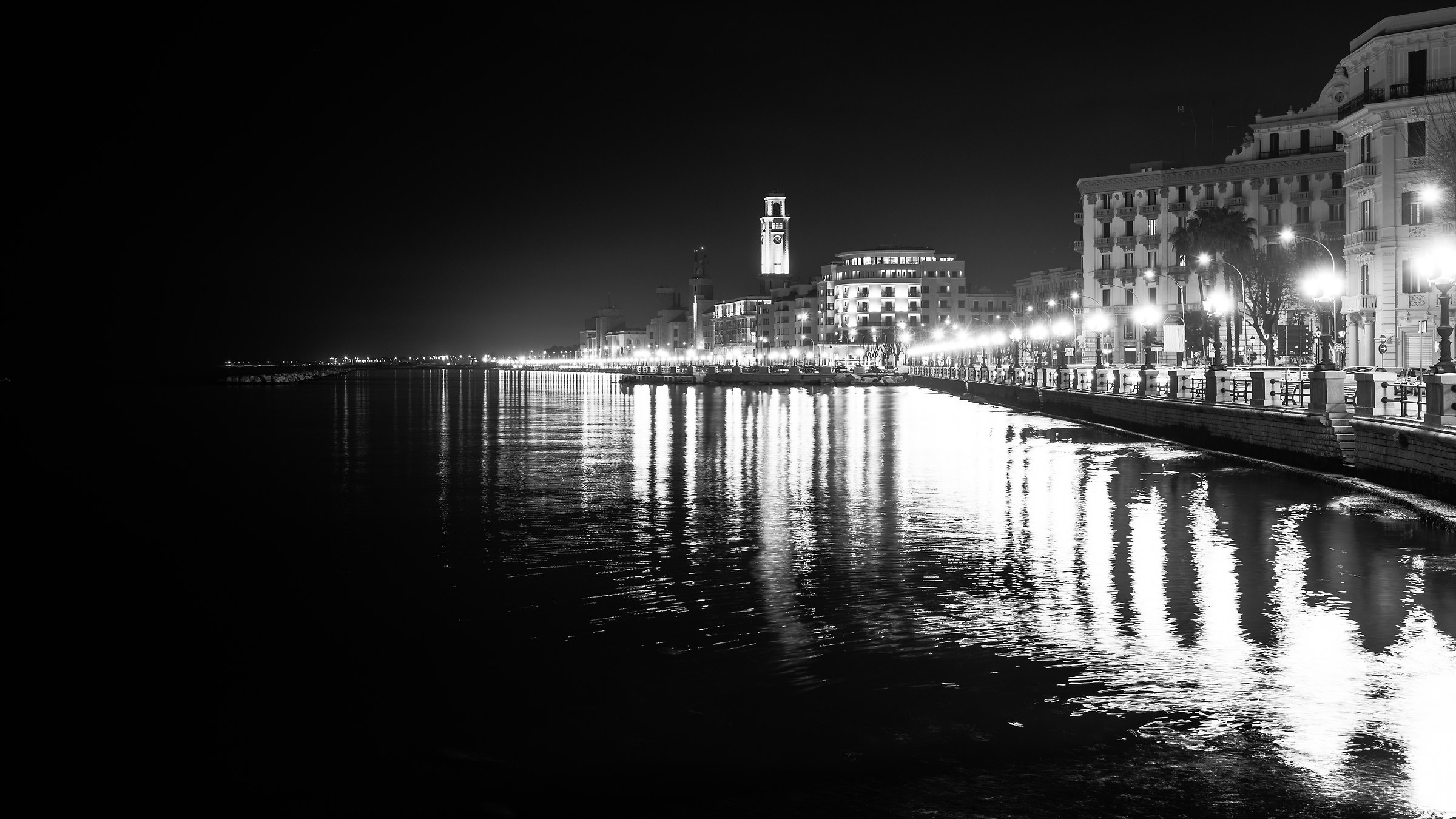 Bari by night...