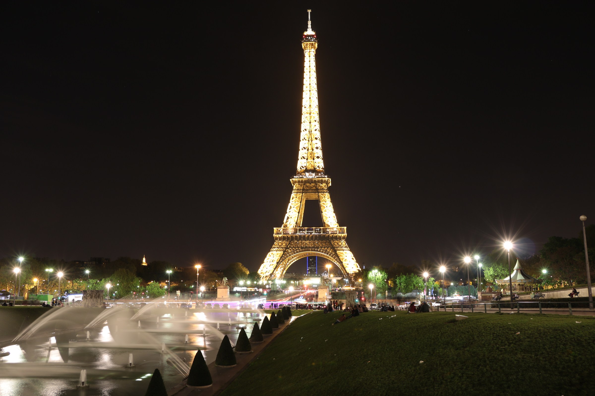 at night Eiffel Tower...