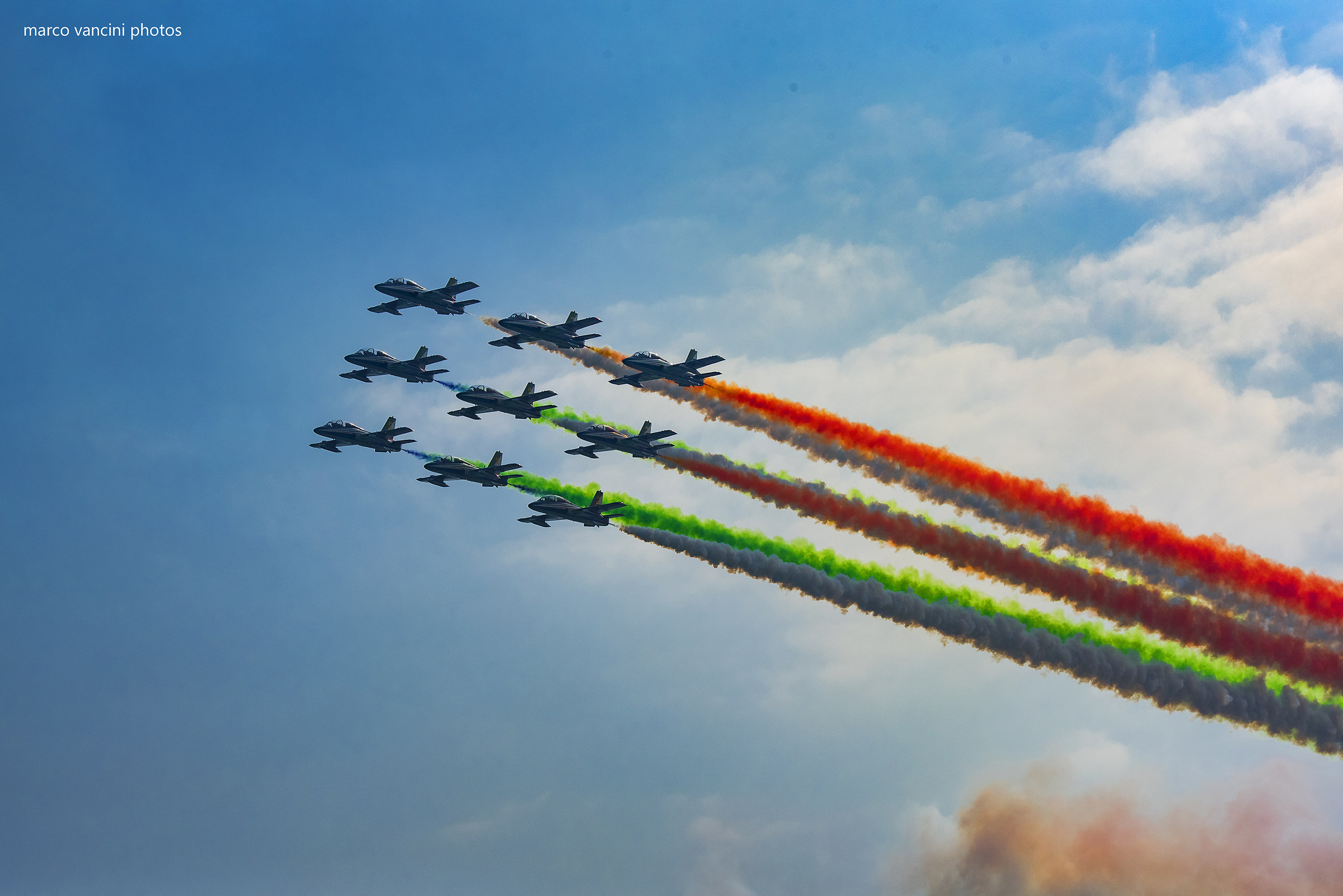 Passage of the tricolor arrows in the sky...