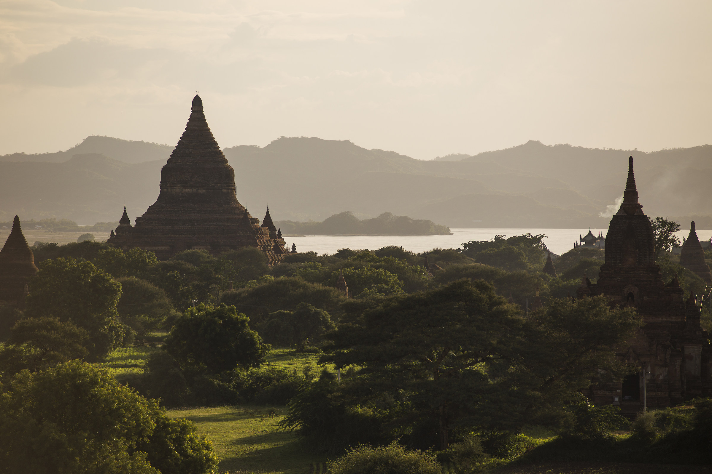 Bagan - Paesaggio al Tramonto...