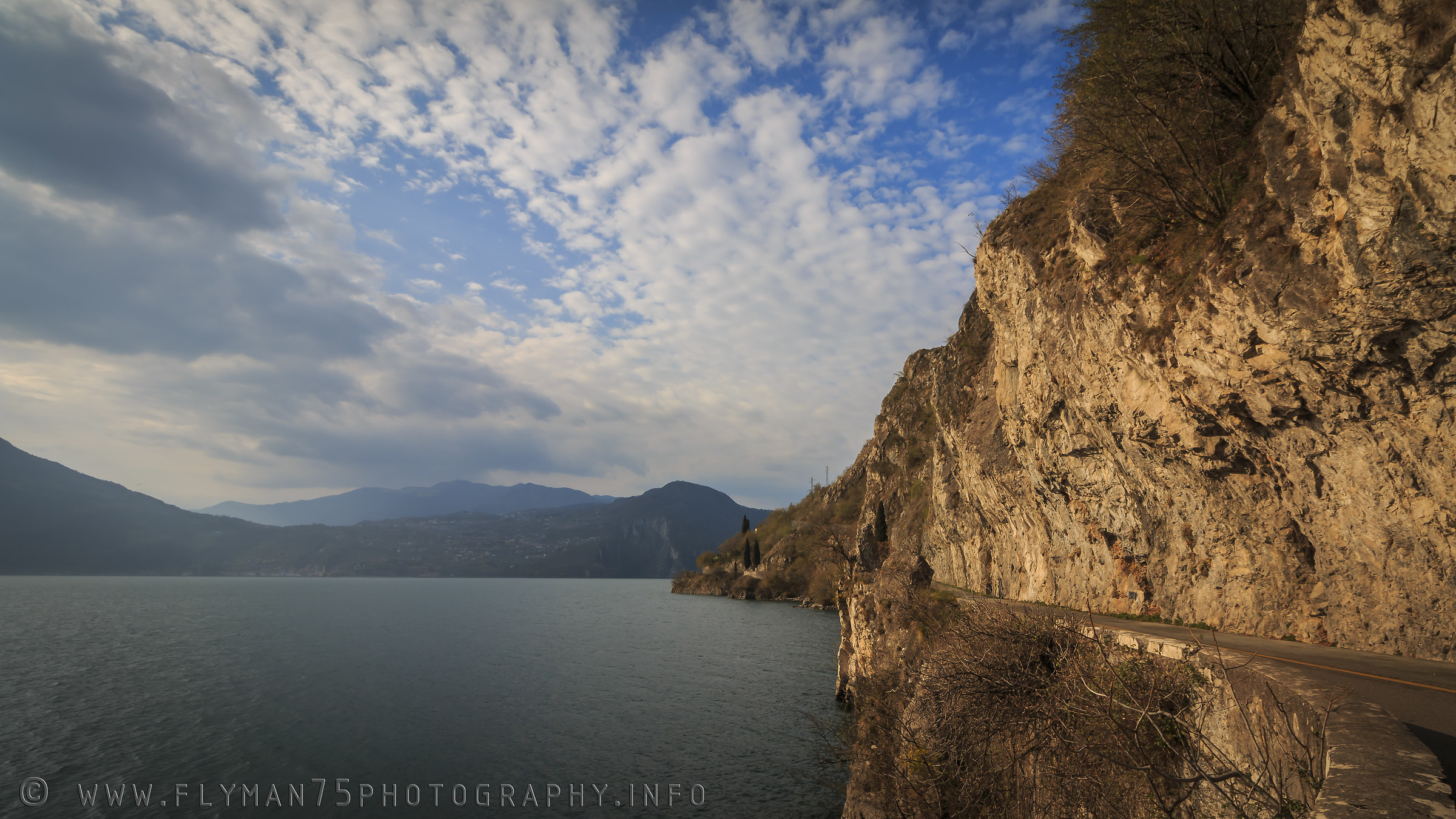 Lago d 'Iseo (Brescia) - view from the cycle path...