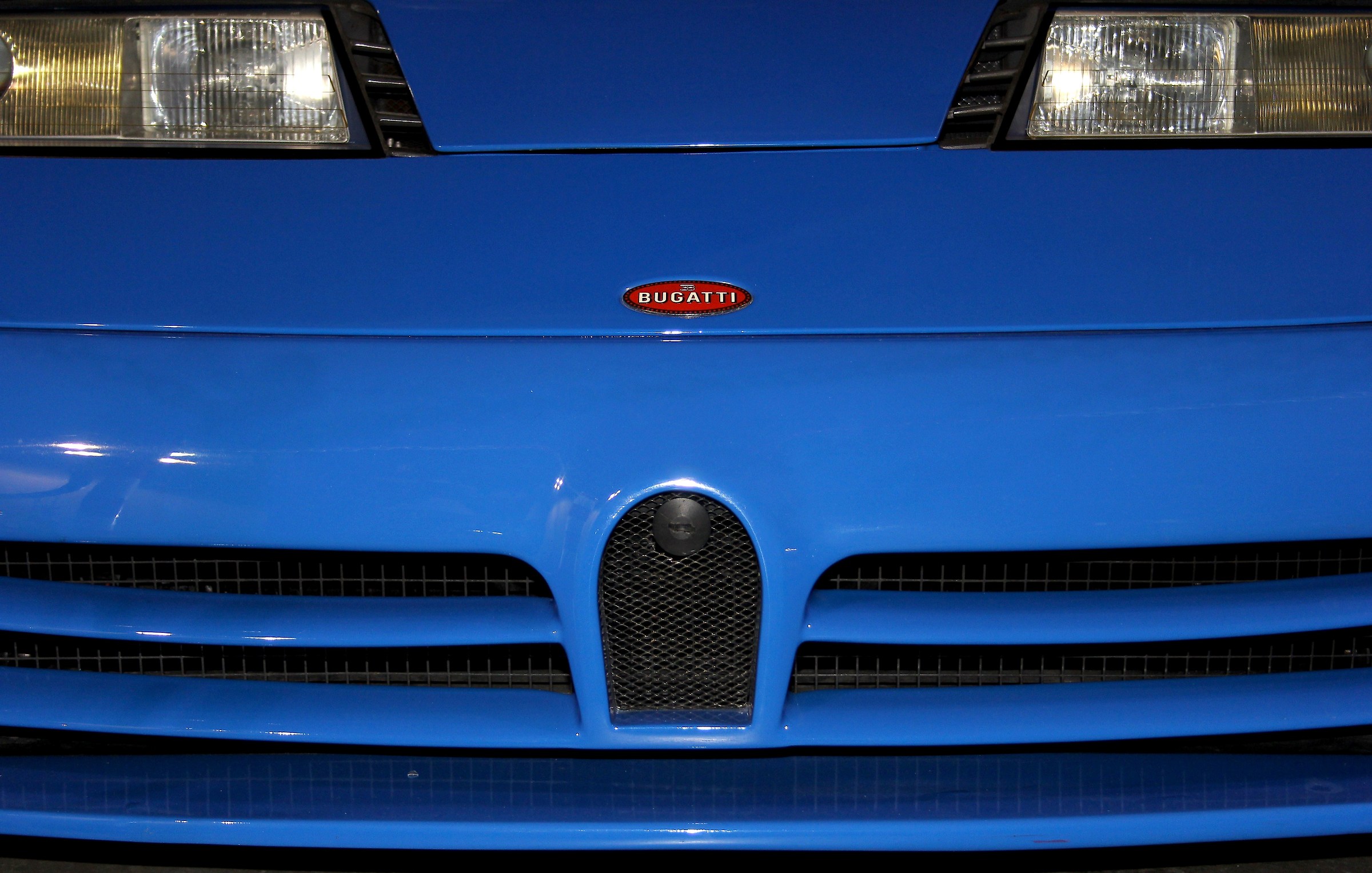 Bugatti EB 110 GT...