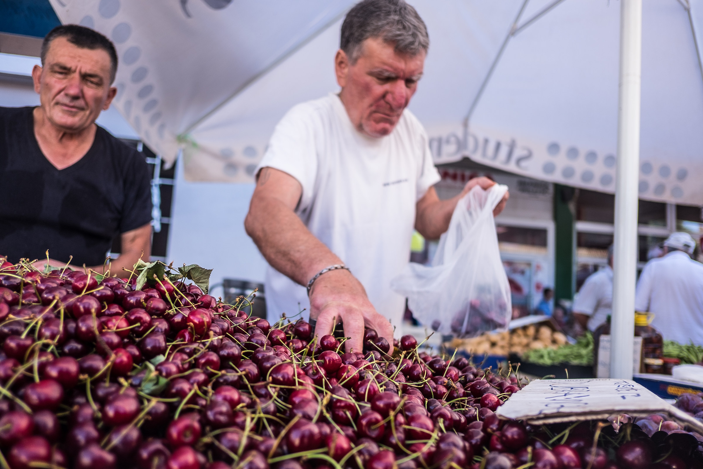 il mercante di ciliegie 1°(mercato di Sebenico)...