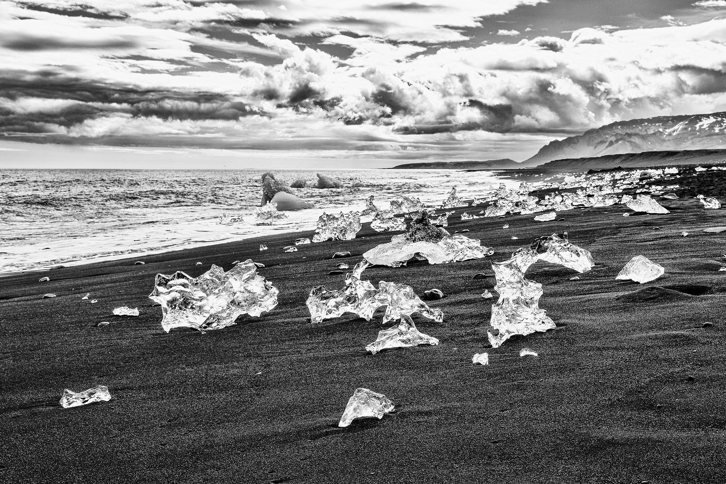 Jökulsárlón - Ice on lava beach...