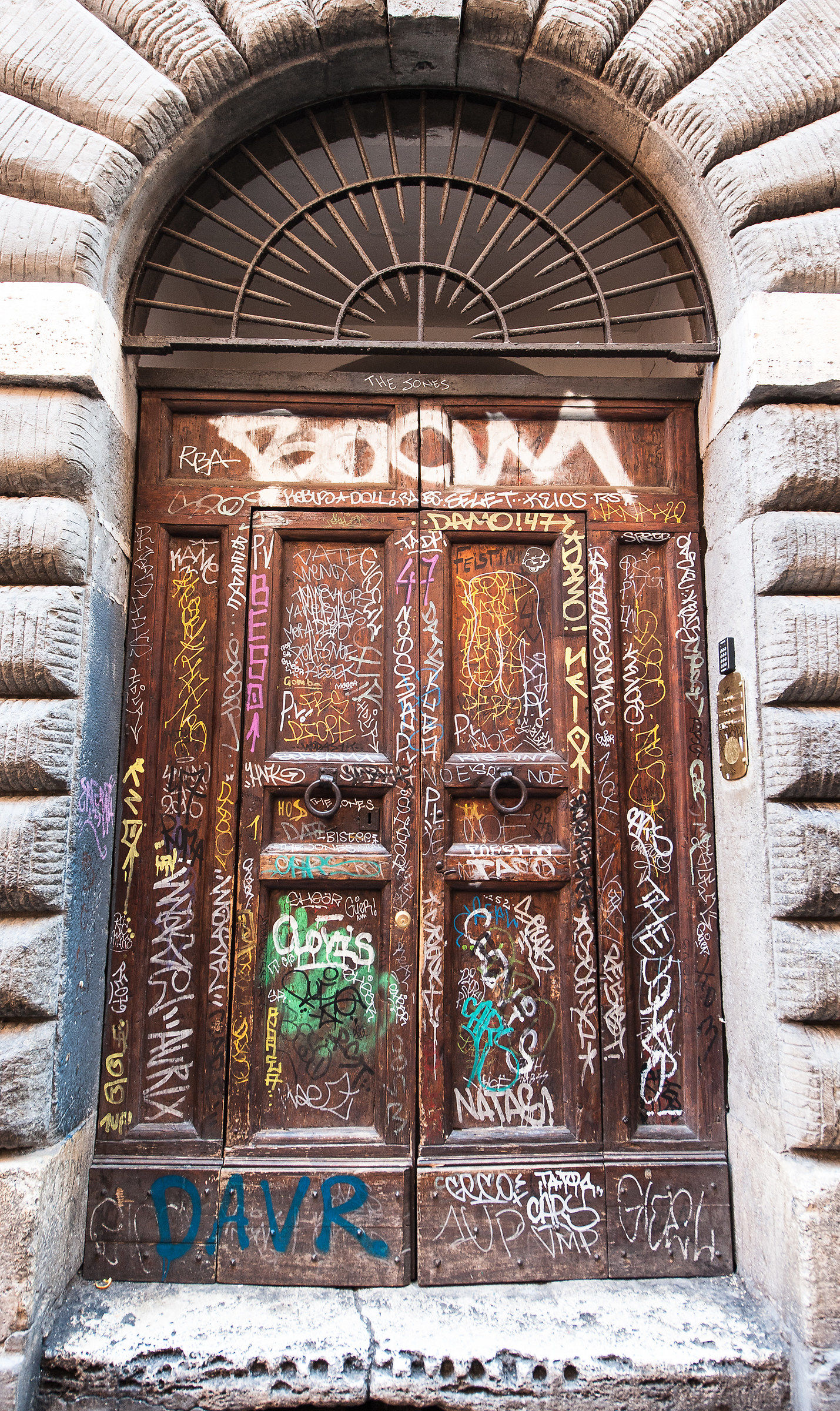 Roma Trastevere-Art or vandalism?...