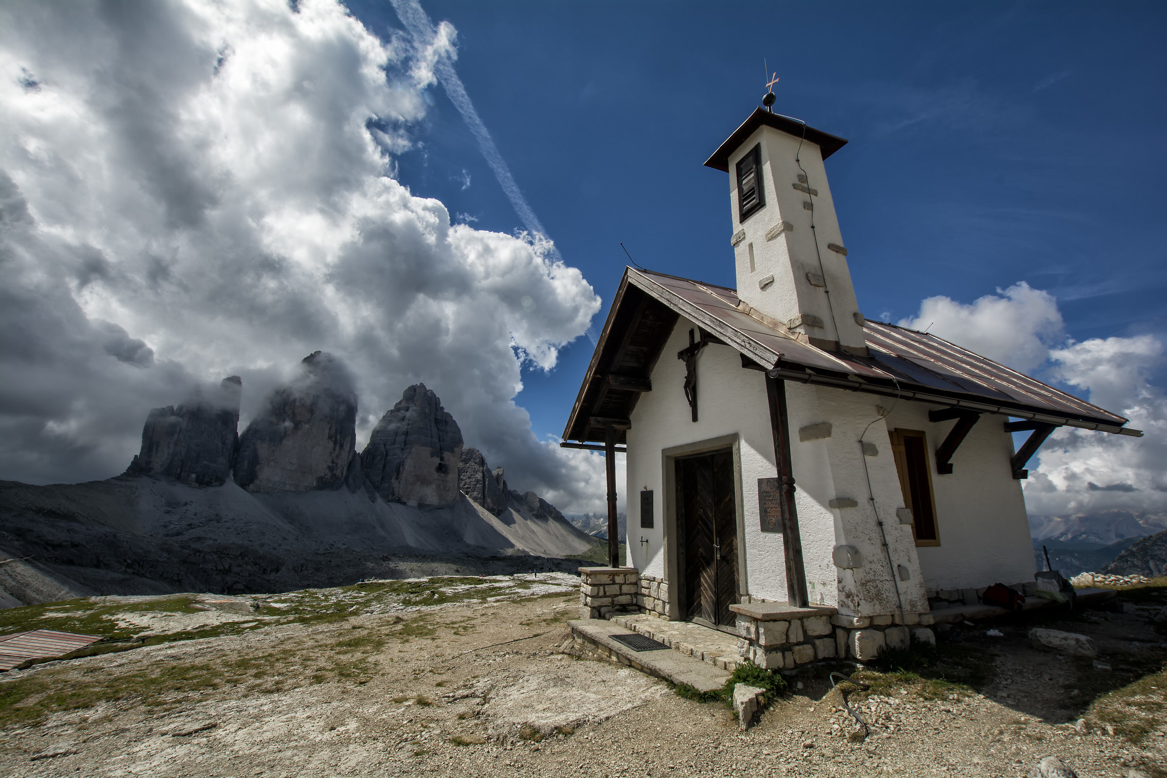 The queens of the Dolomites and the church .....