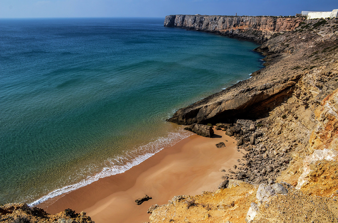 piccola spiaggia Cabo Sagres Portogallo...