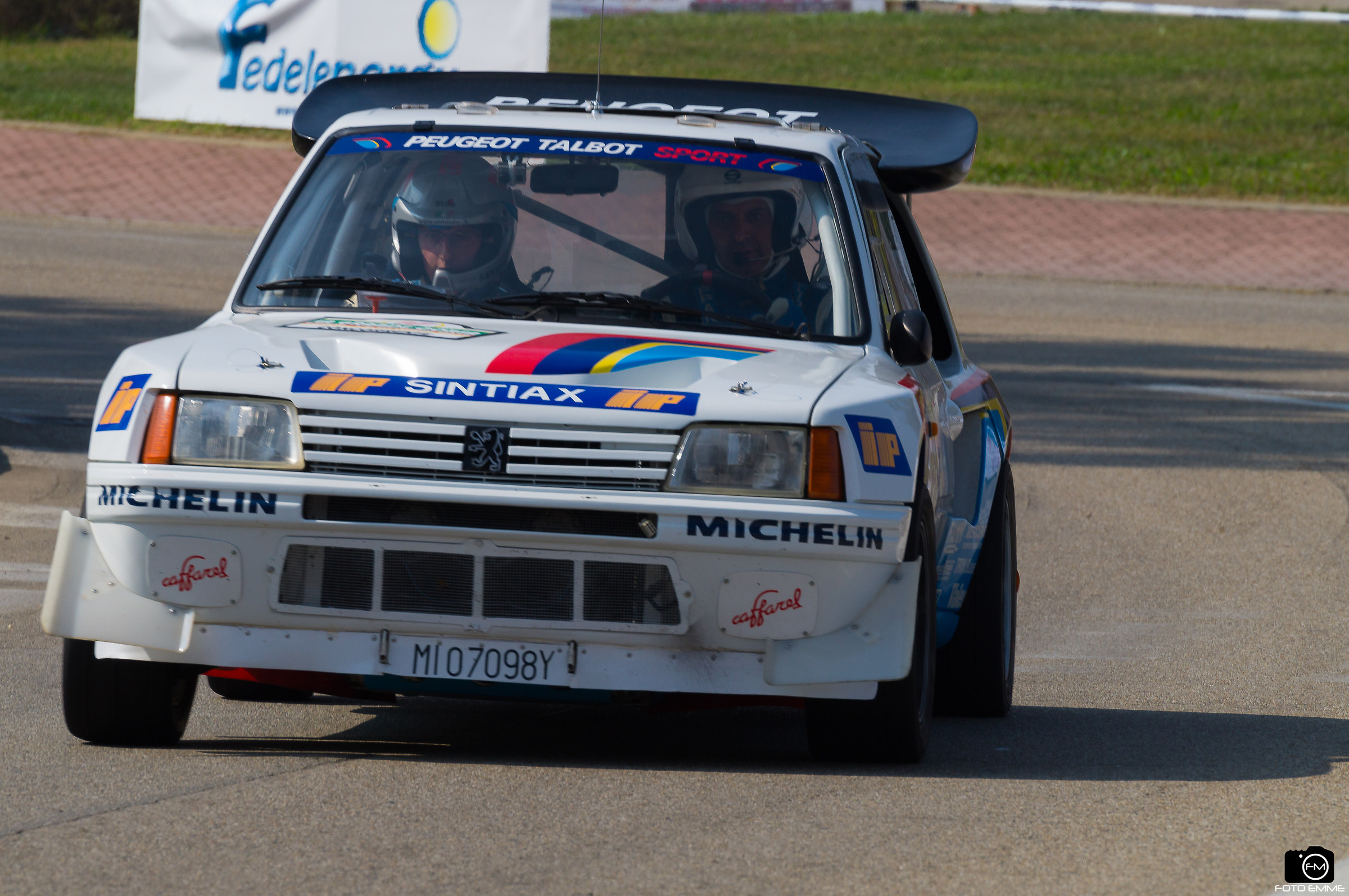 Peugeot 205 t16...