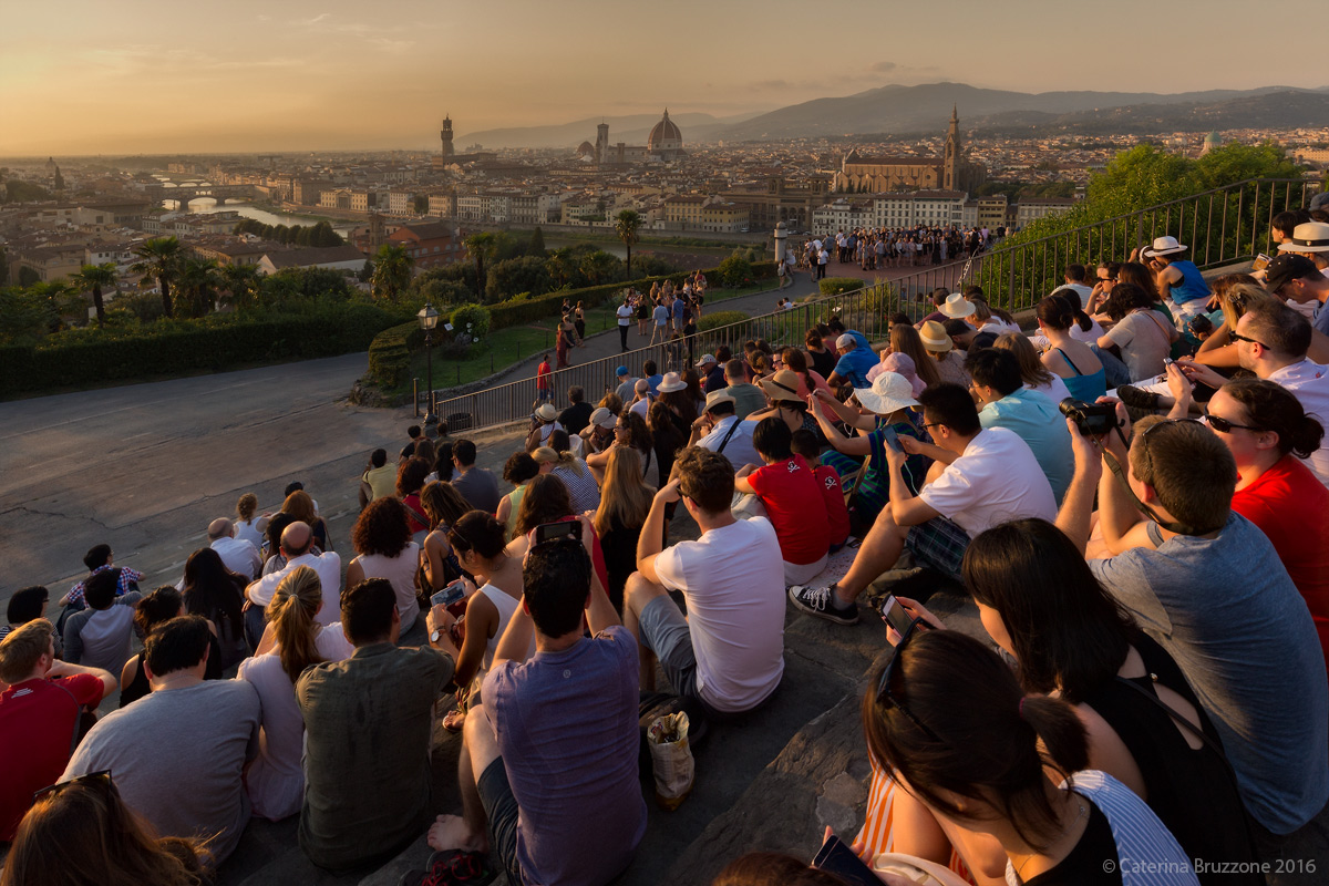 The show is staged: Sunset in Florence...