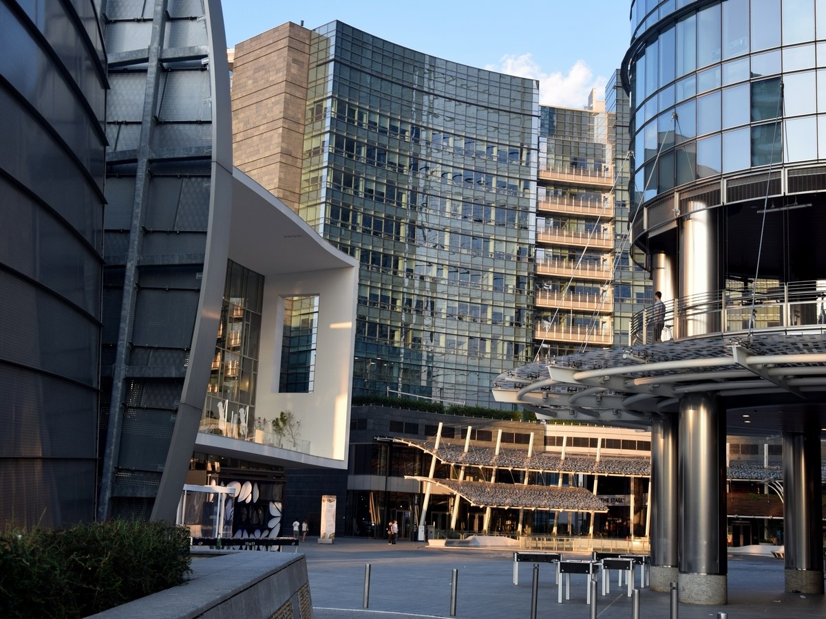 Piazza Gae Aulenti...