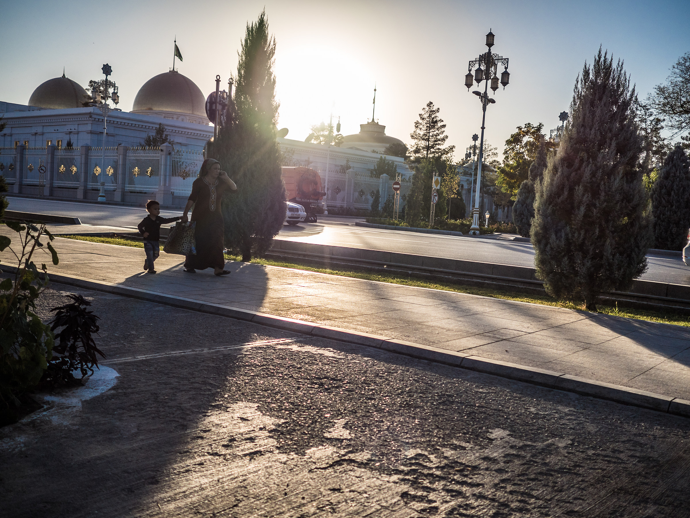 walk next to the royal palace...