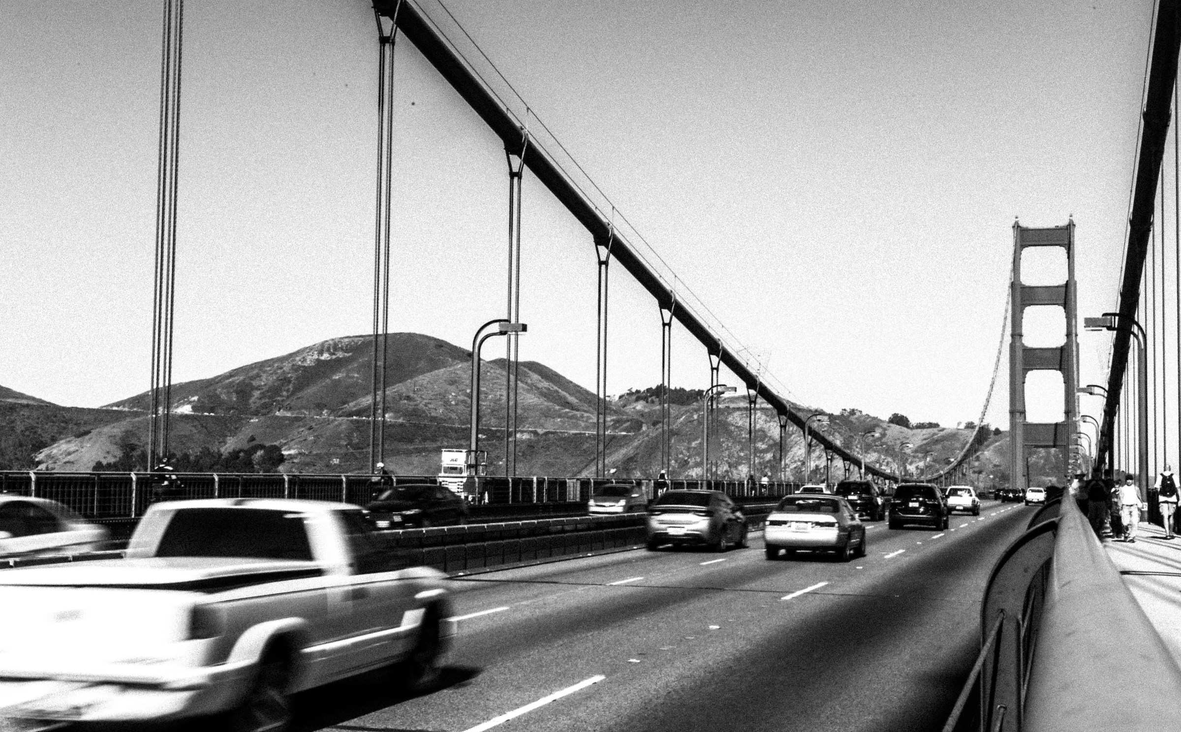 San Francisco - Traffic on the Golden Gate bridge...