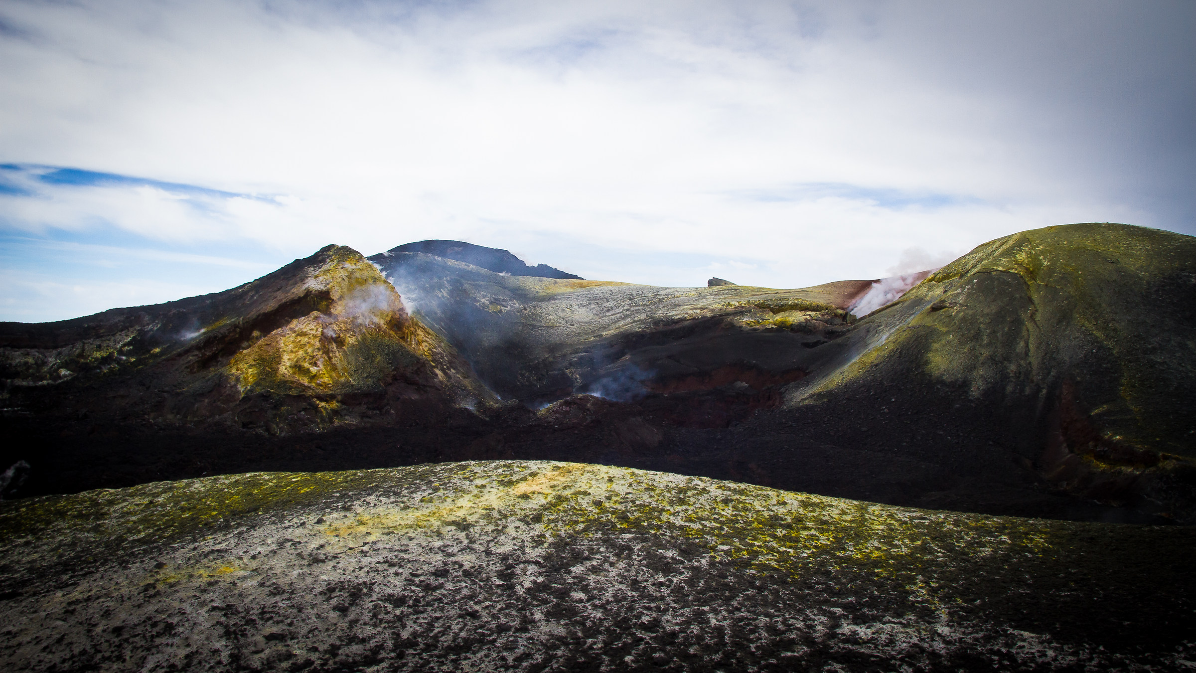 Etna: inside the central crater...