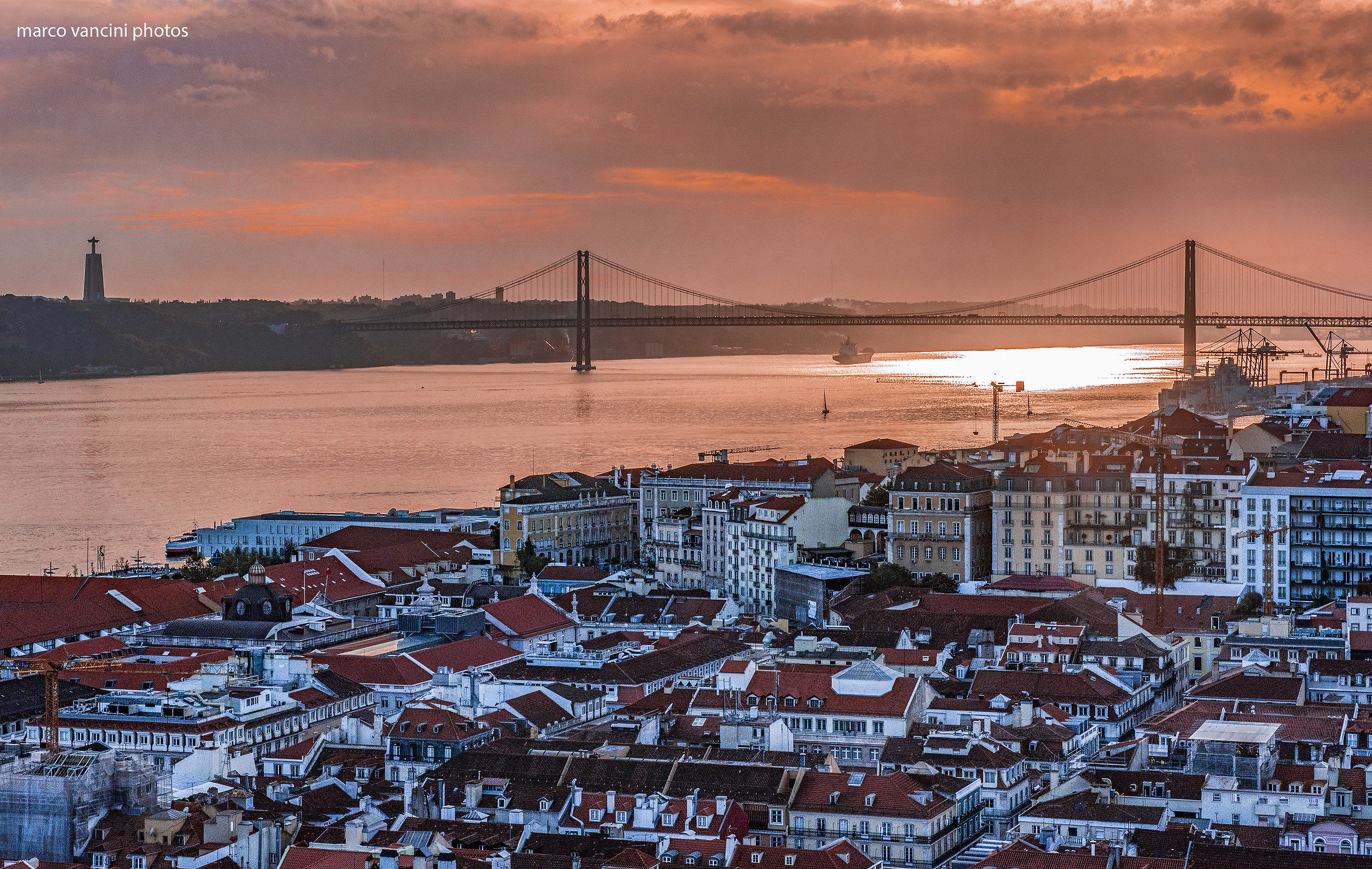 Tramonto su Lisbona...
