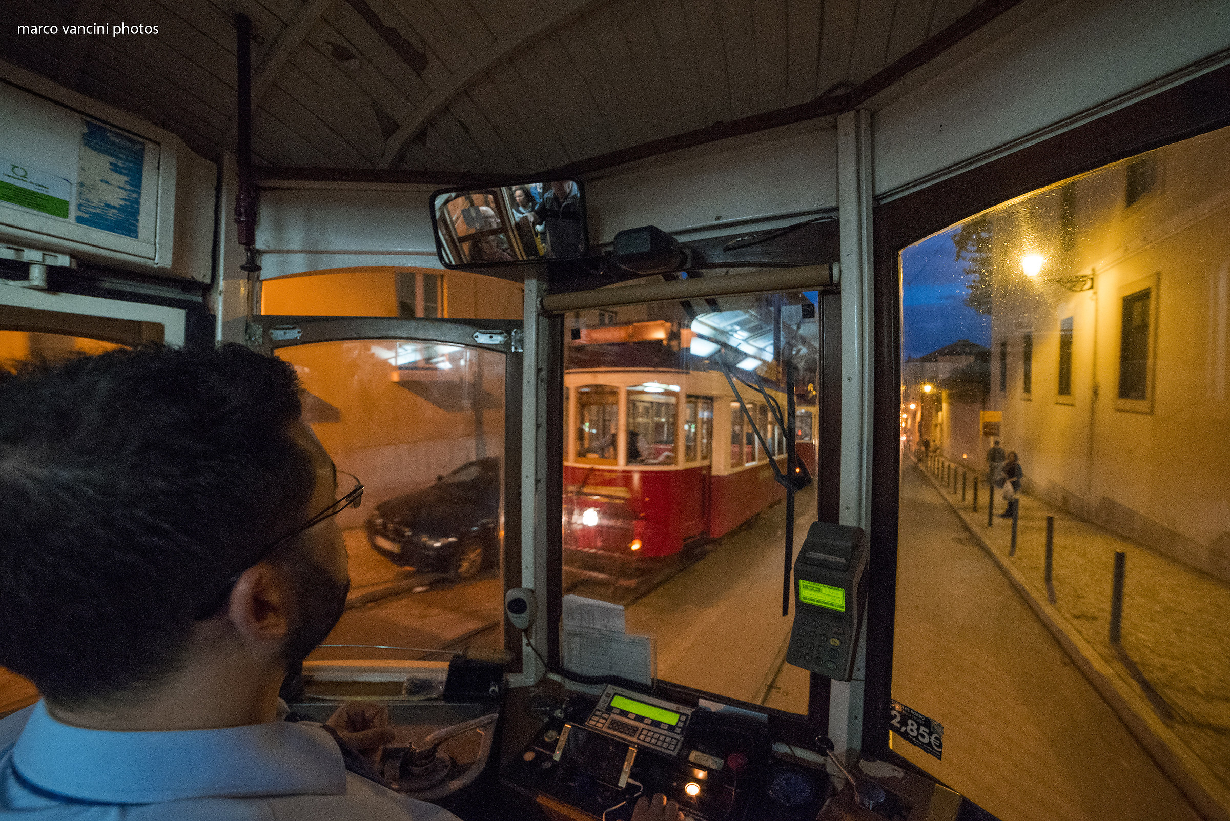 Lisbona, a bordo del tram 28...