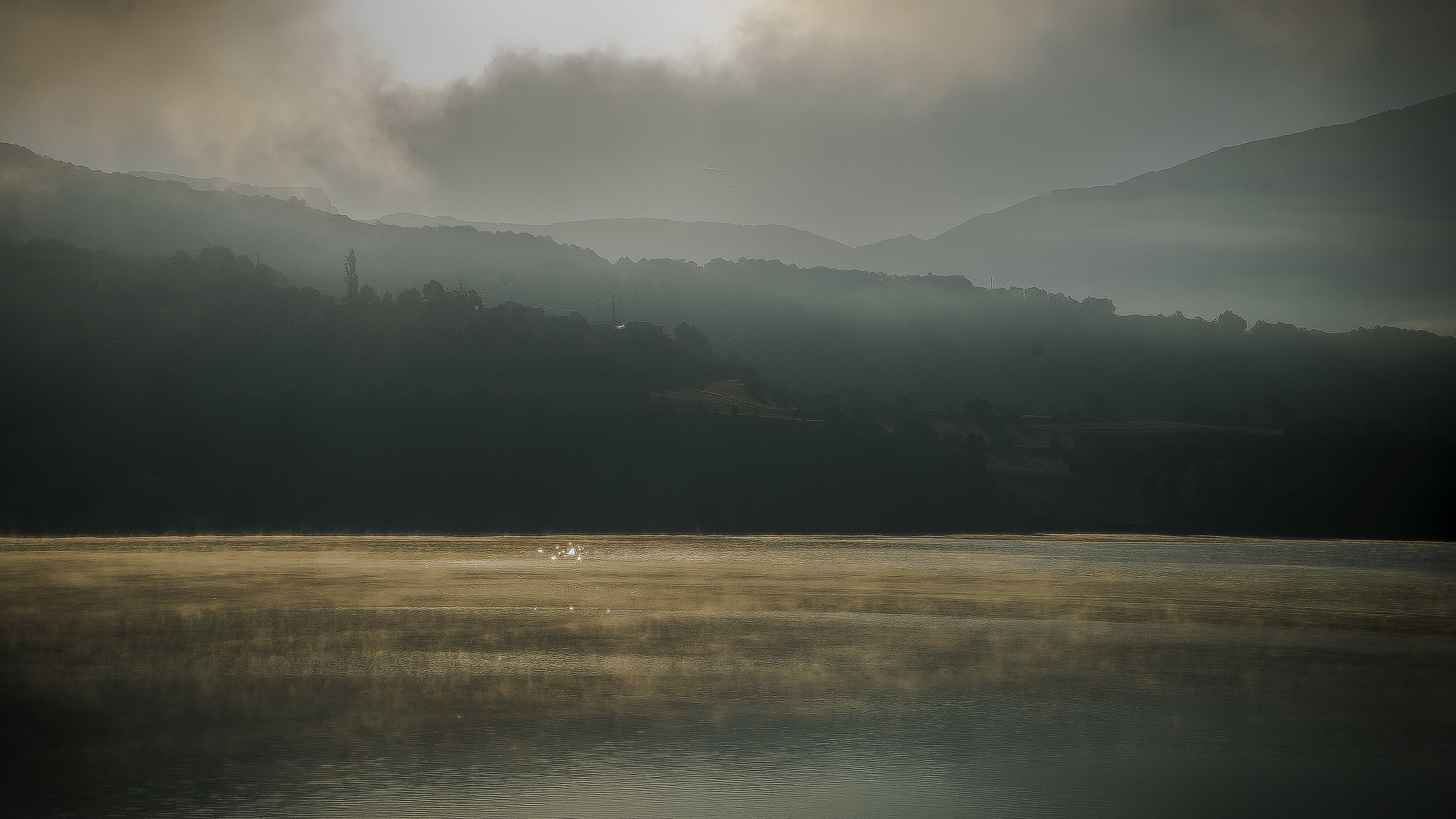 Fog on the lake: 2 Spanish Pyrenees...