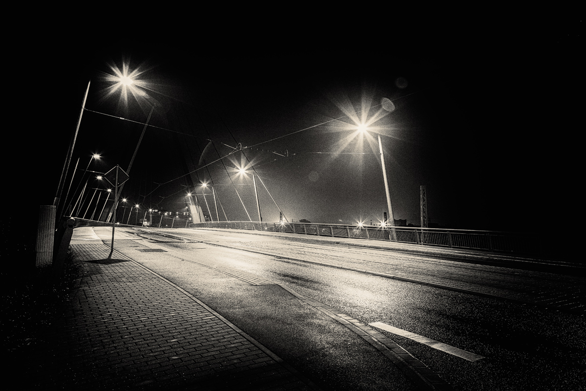 In the night on the bridge...