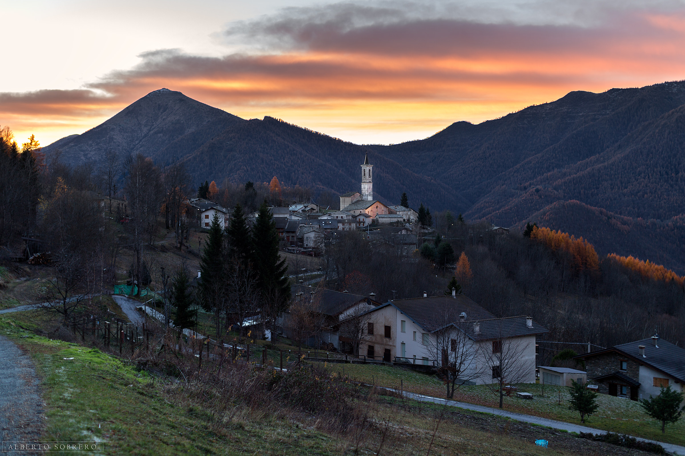 Un'alba a Becetto (Valle Varaita)...
