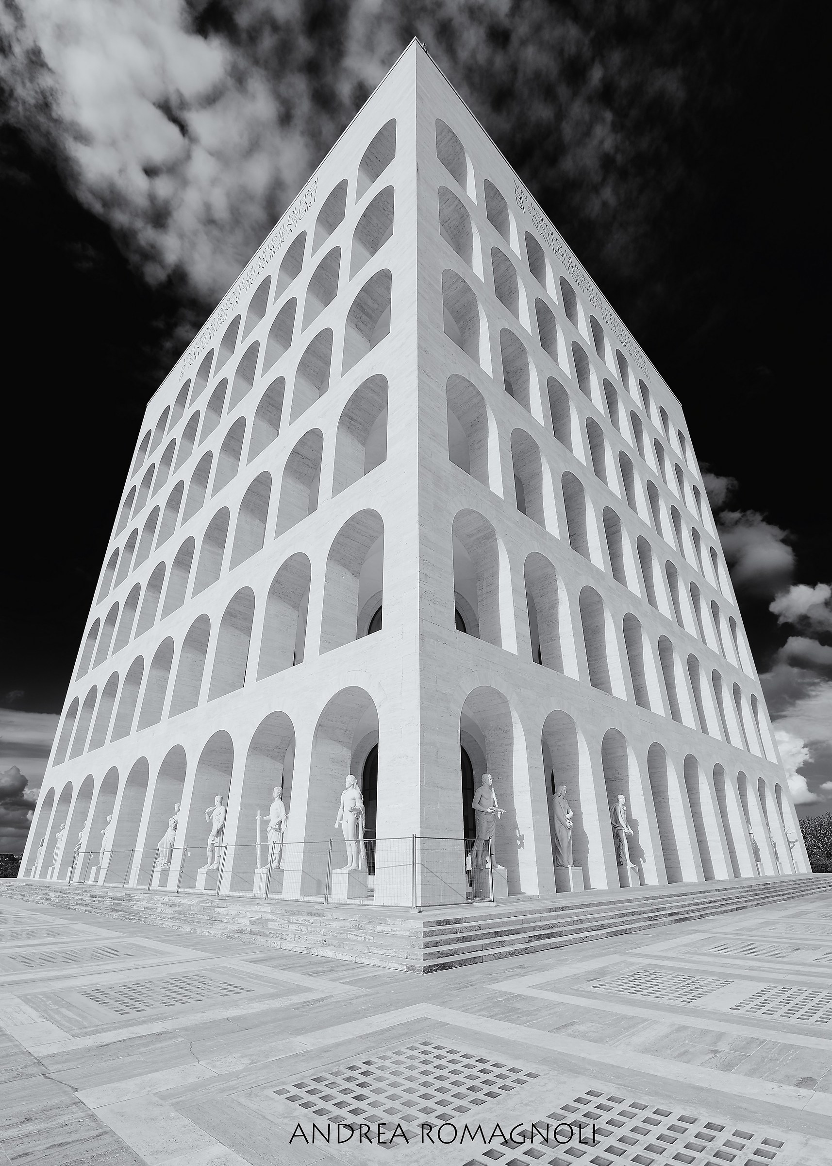 Colosseum Fendi White...