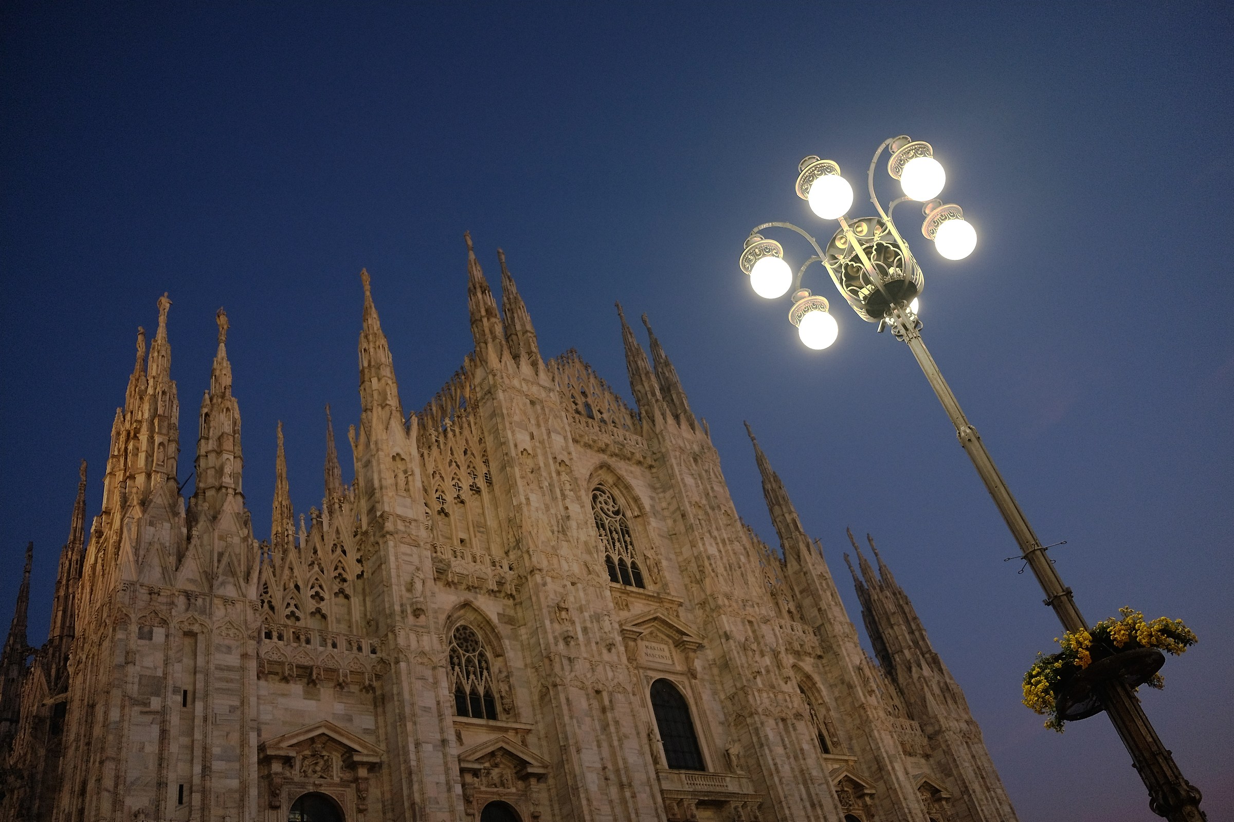 Il Duomo di Milano la sera...