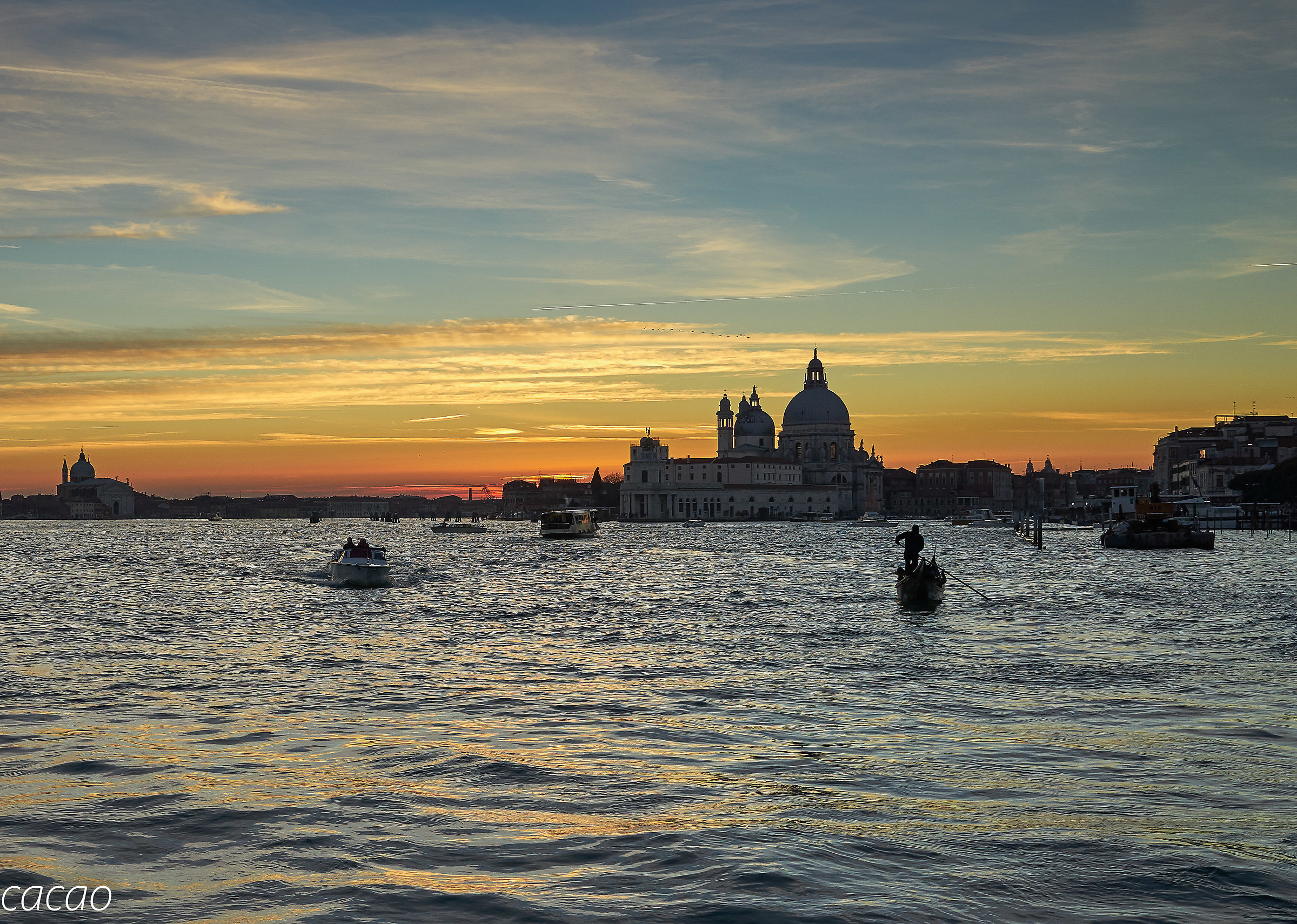 Le ultime ore del giorno in bacino san Marco...