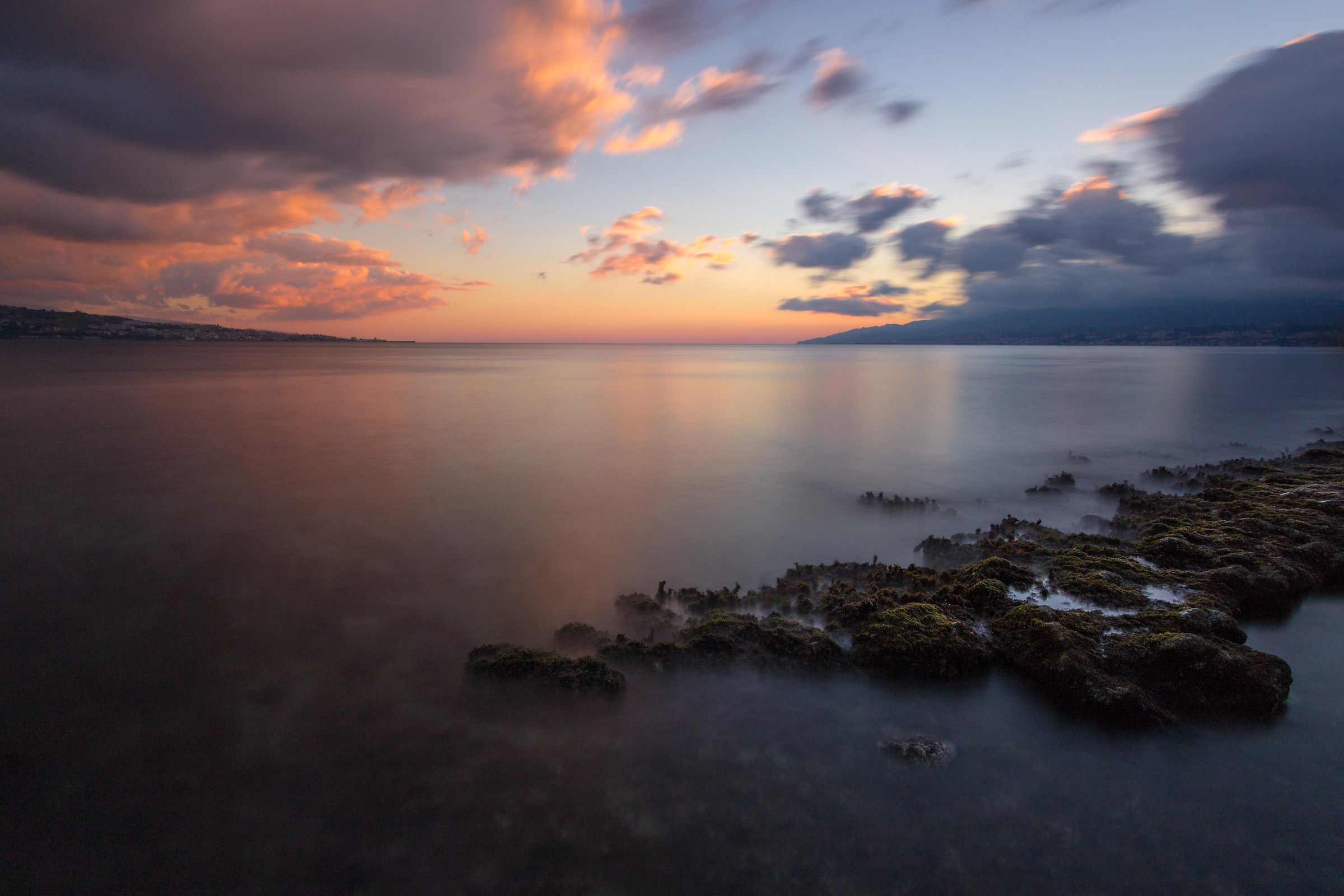 Lo Stretto di Messina tra "l'ora d'oro" e "l'ora blu"....
