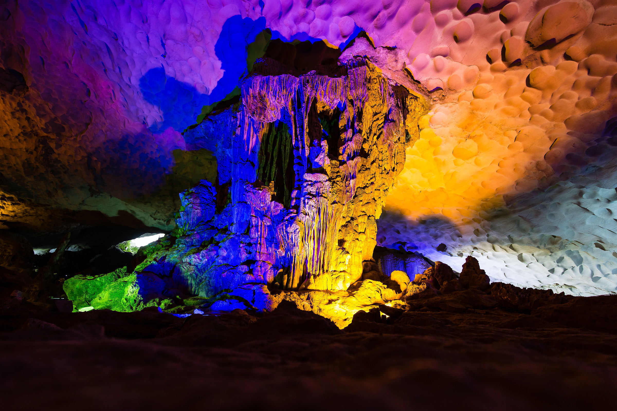Colors in Long Cave...