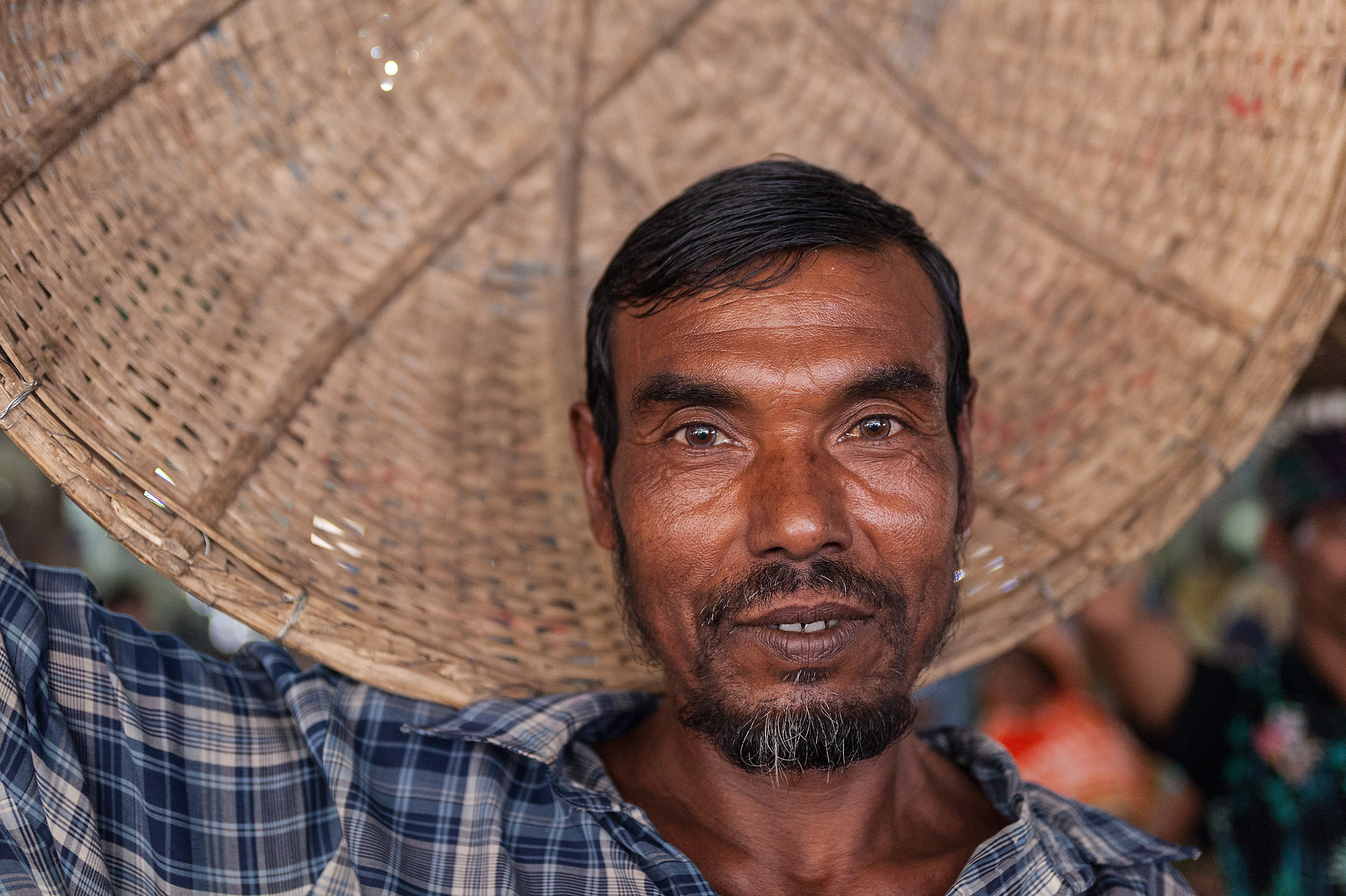 Pescatore a Dacca in Bangladesh...