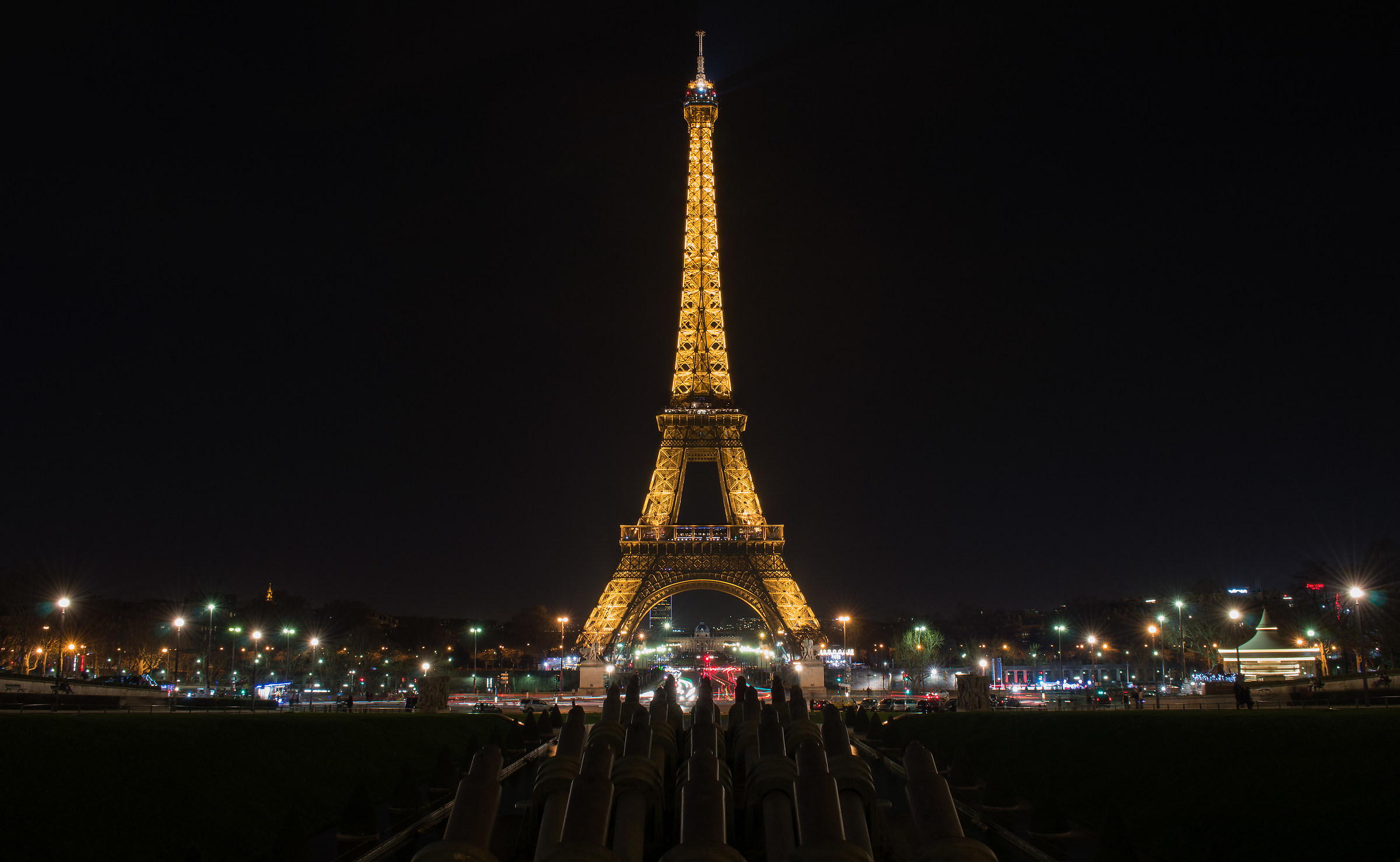 Tour Eiffel...