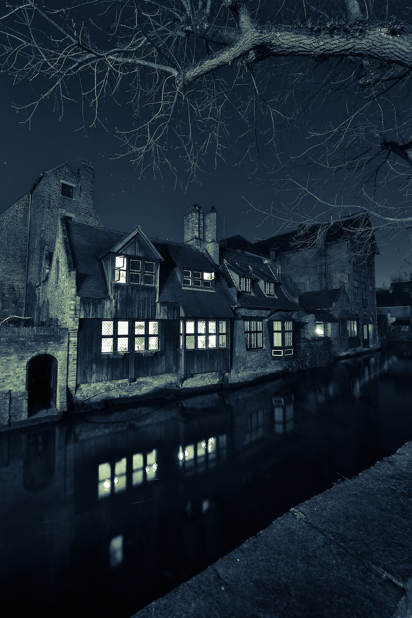 Bruges - Night on the channel...