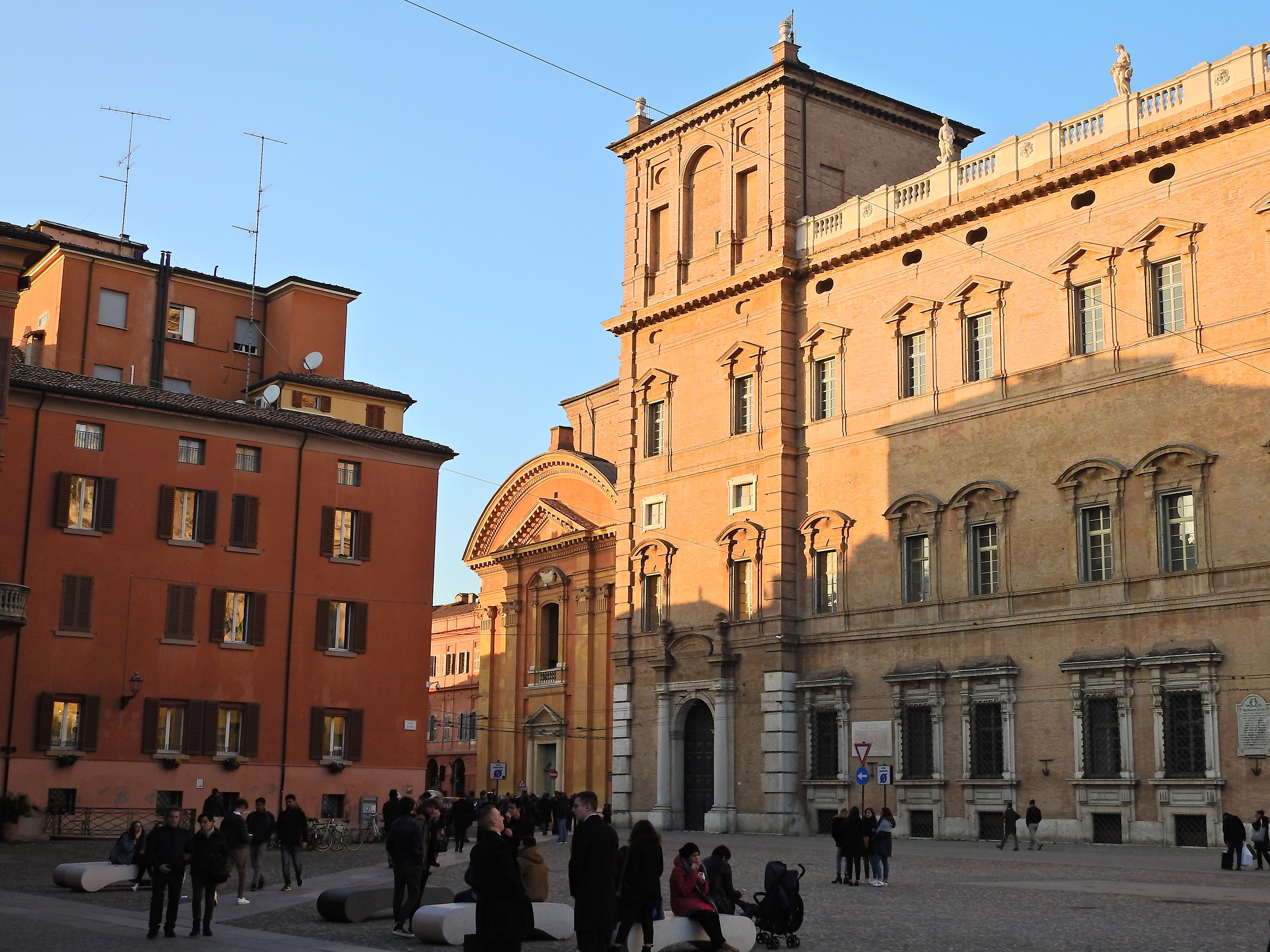 Piazza Roma con San Domenico sullo sfondo...