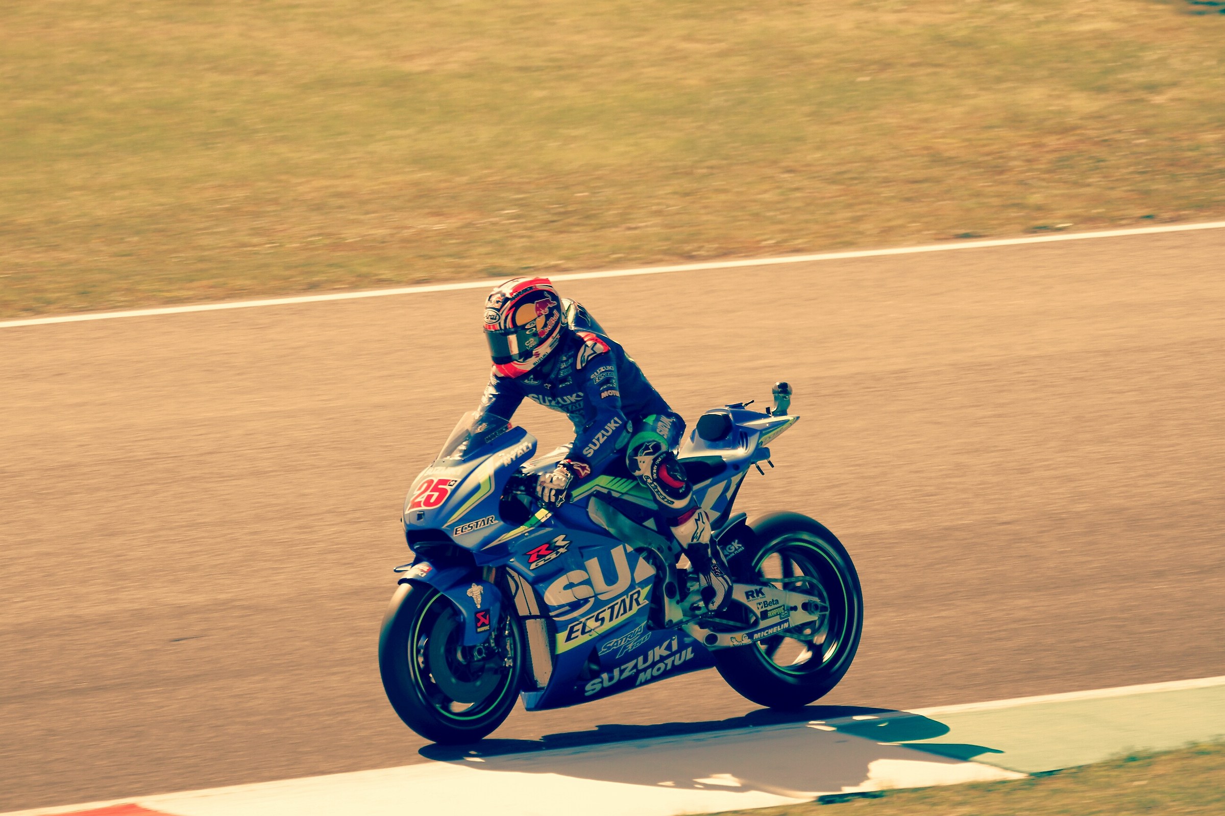 Maverick Viñales...