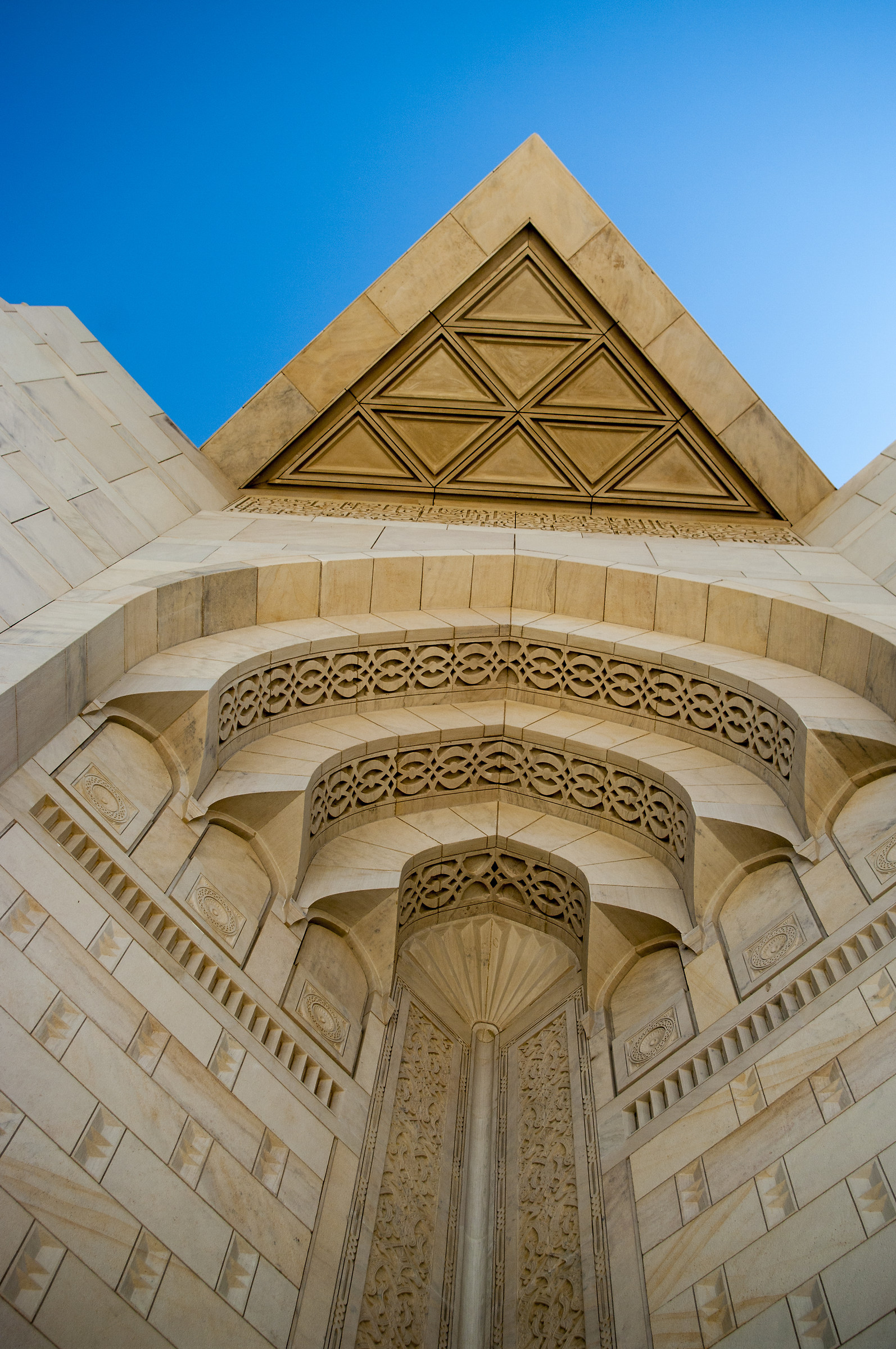 Architecture - detail Qaboos Grand Mosque...