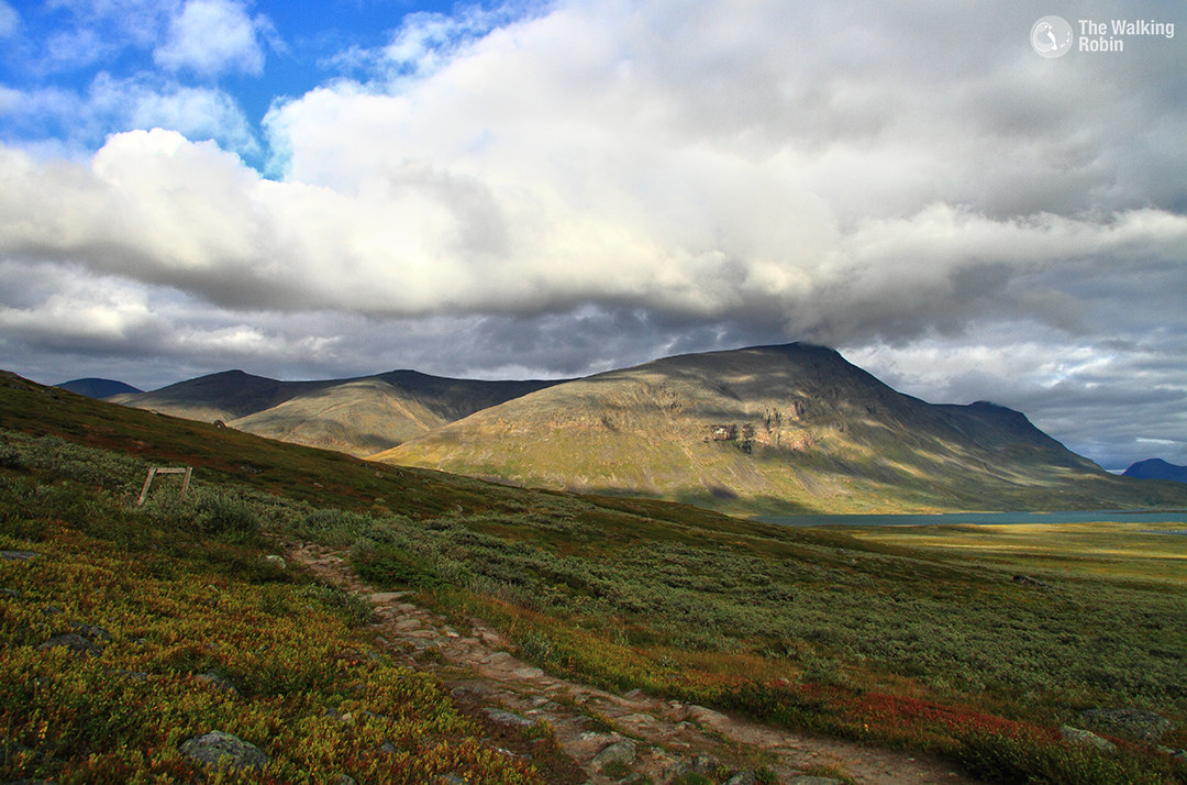 Path along Alesjaure...