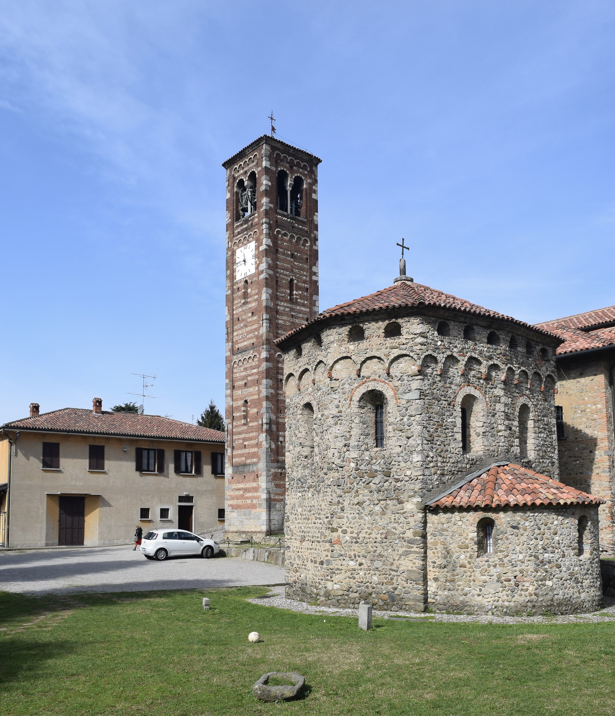 basilica dei santi Pietro e Paolo Agliate (mb)...
