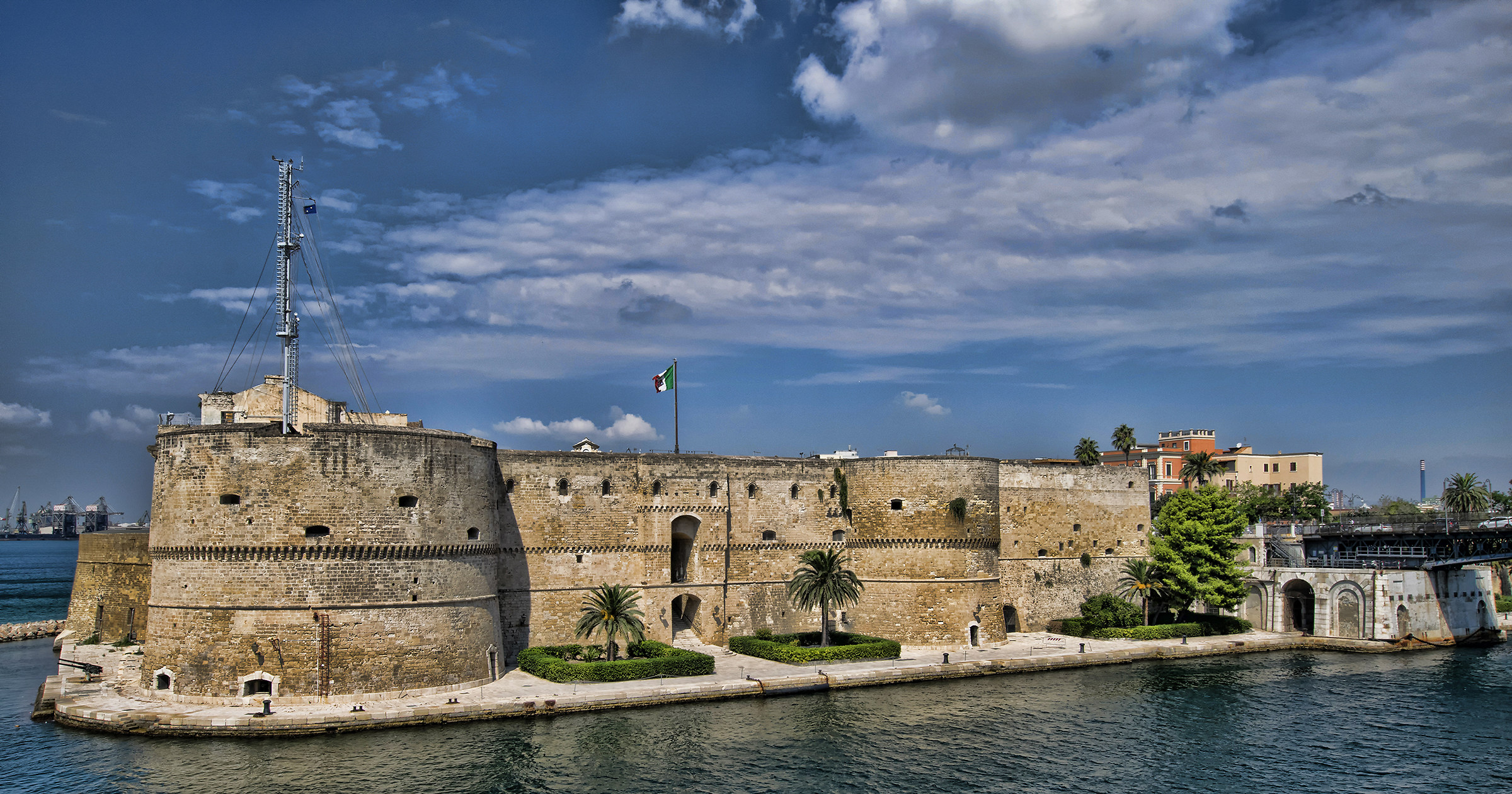 Taranto Castello Aragonese...