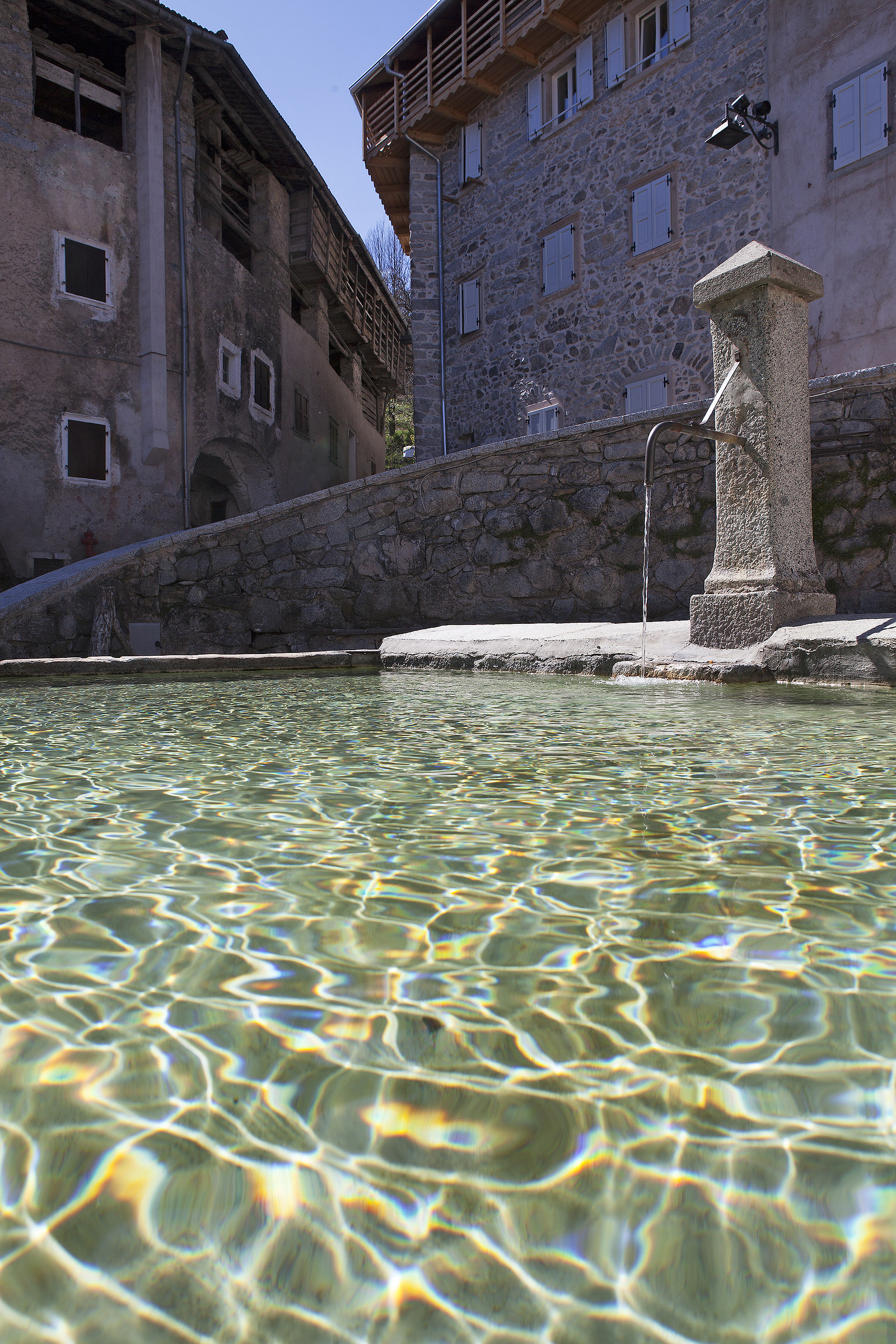 Borgo di Rango, the fountain at the center of the country....
