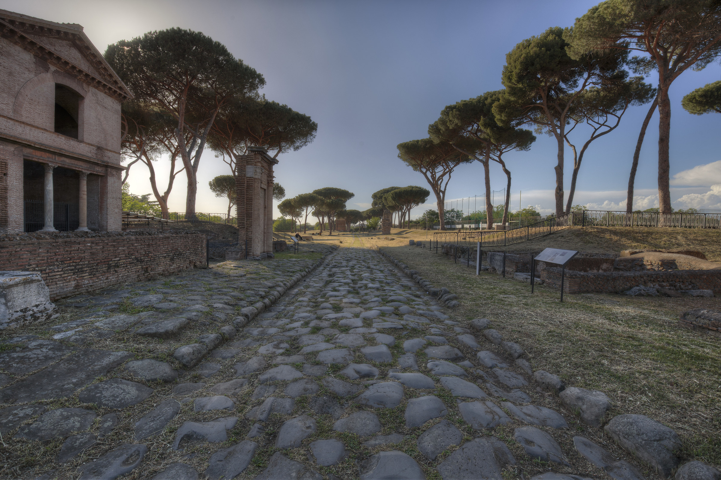 Parco delle tombe latine...